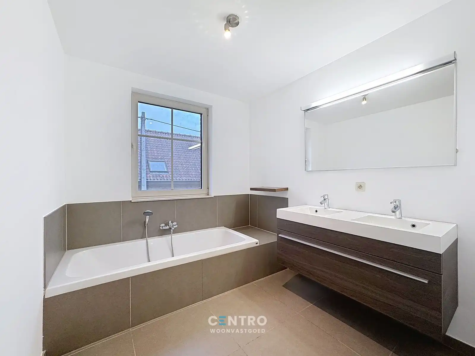 Recente ENERGIEZUINIGE woning met 3 RUIME slpk, bureel én garage! foto 8