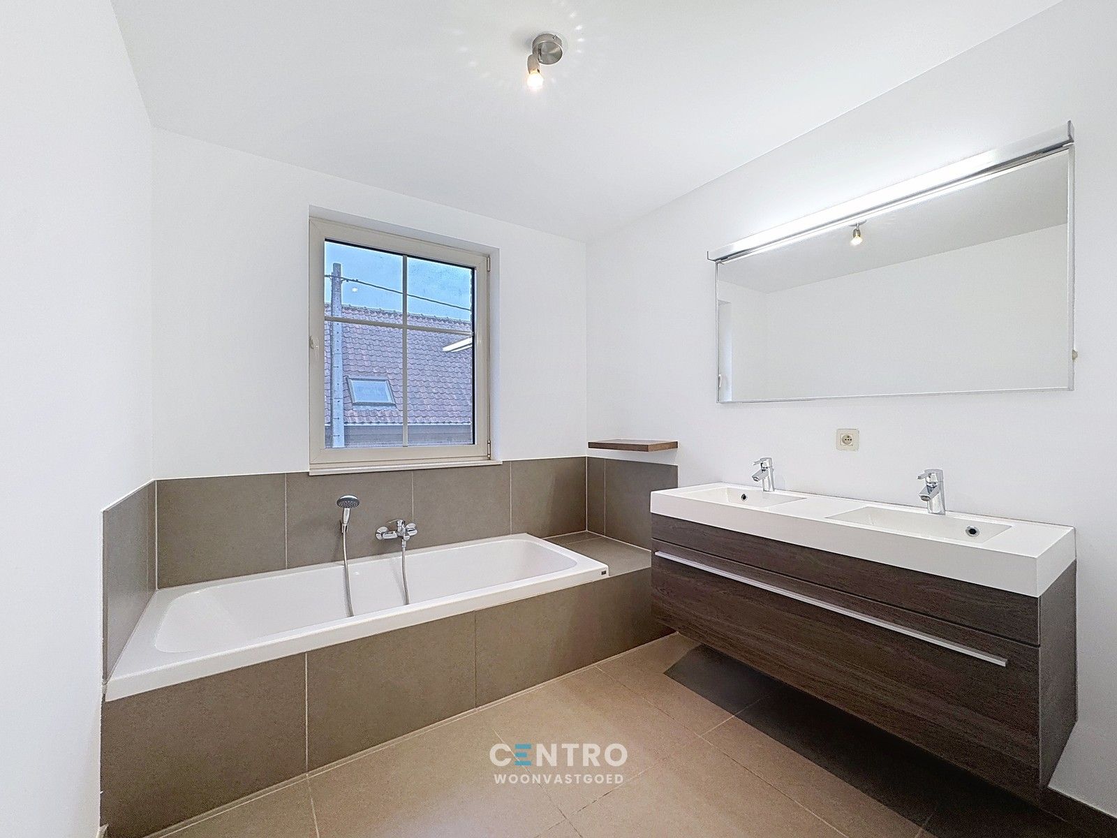 Recente ENERGIEZUINIGE woning met 3 RUIME slpk, bureel én garage! foto 8