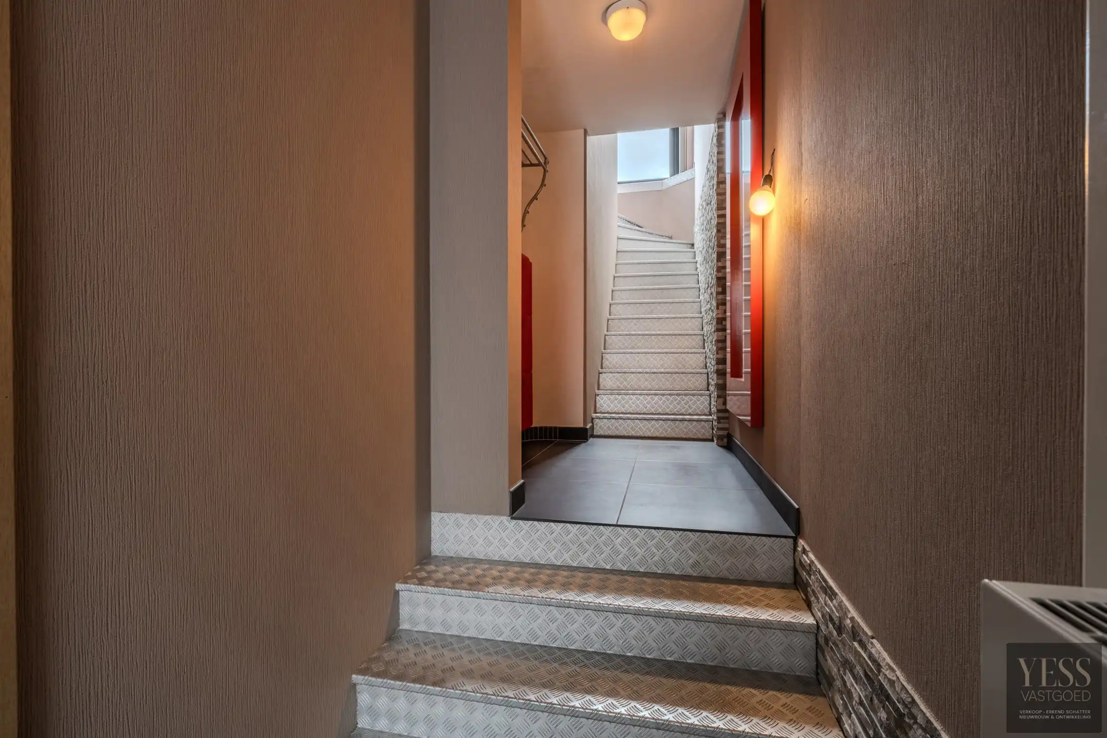 Uniek pand 236m2 bewoonbaar + atelier/winkel/opslag 475m2! foto 4