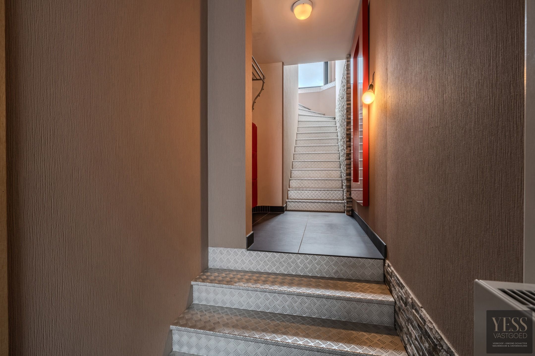 Uniek pand 236m2 bewoonbaar + atelier/winkel/opslag 475m2! foto 4