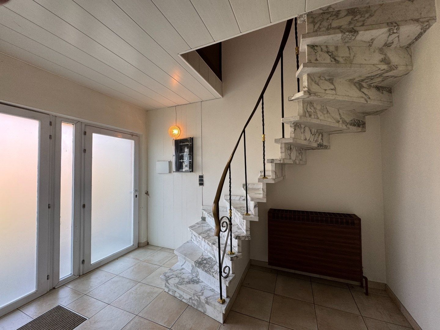 zeer ruime 4-gevelwoning met achterliggend landgebouw gelegen op een mooi perceel van +/- 5952 m² foto 2