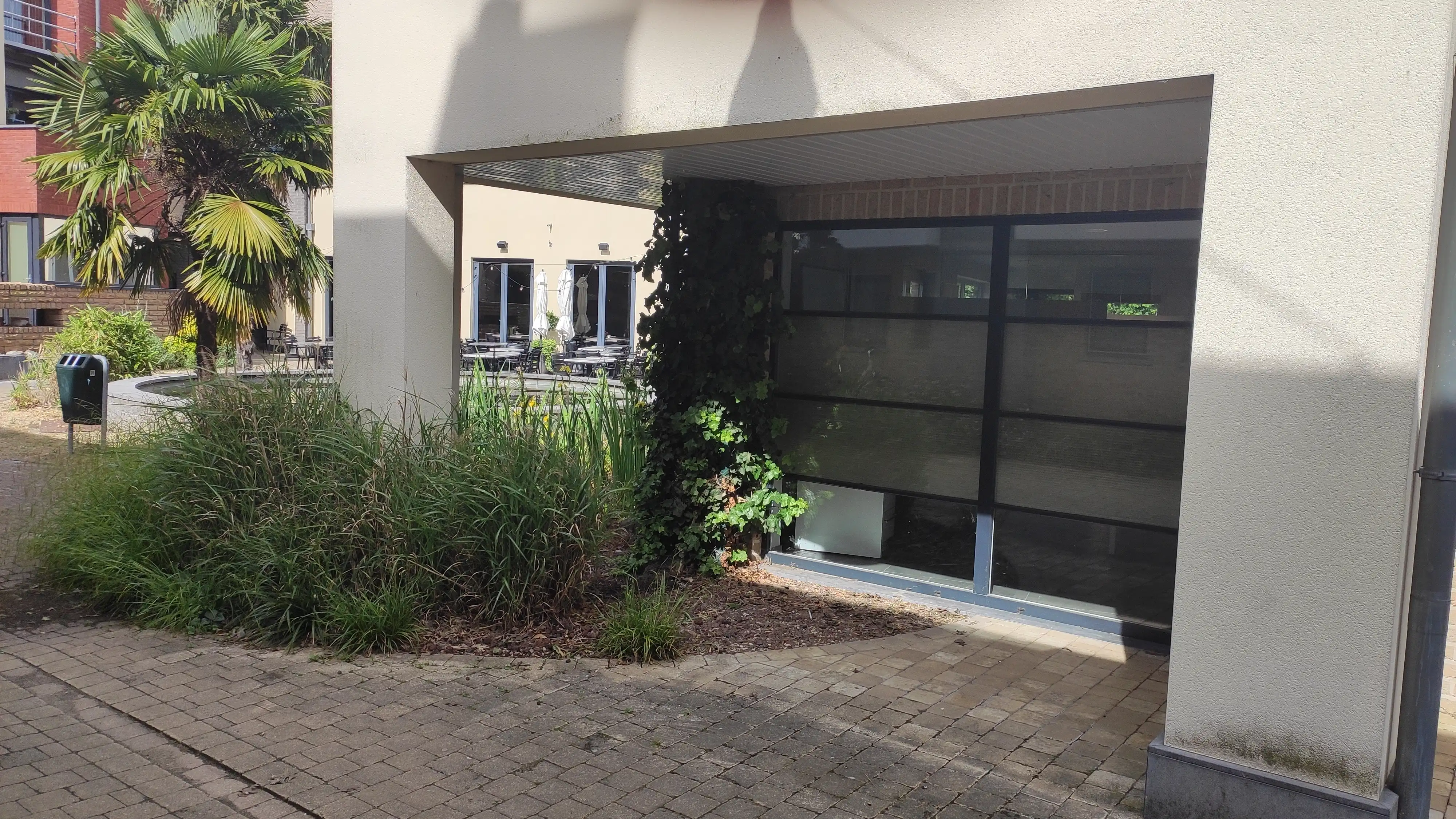Modern en instapklaar kantoor/handelspand op toplocatie in Peer foto 6
