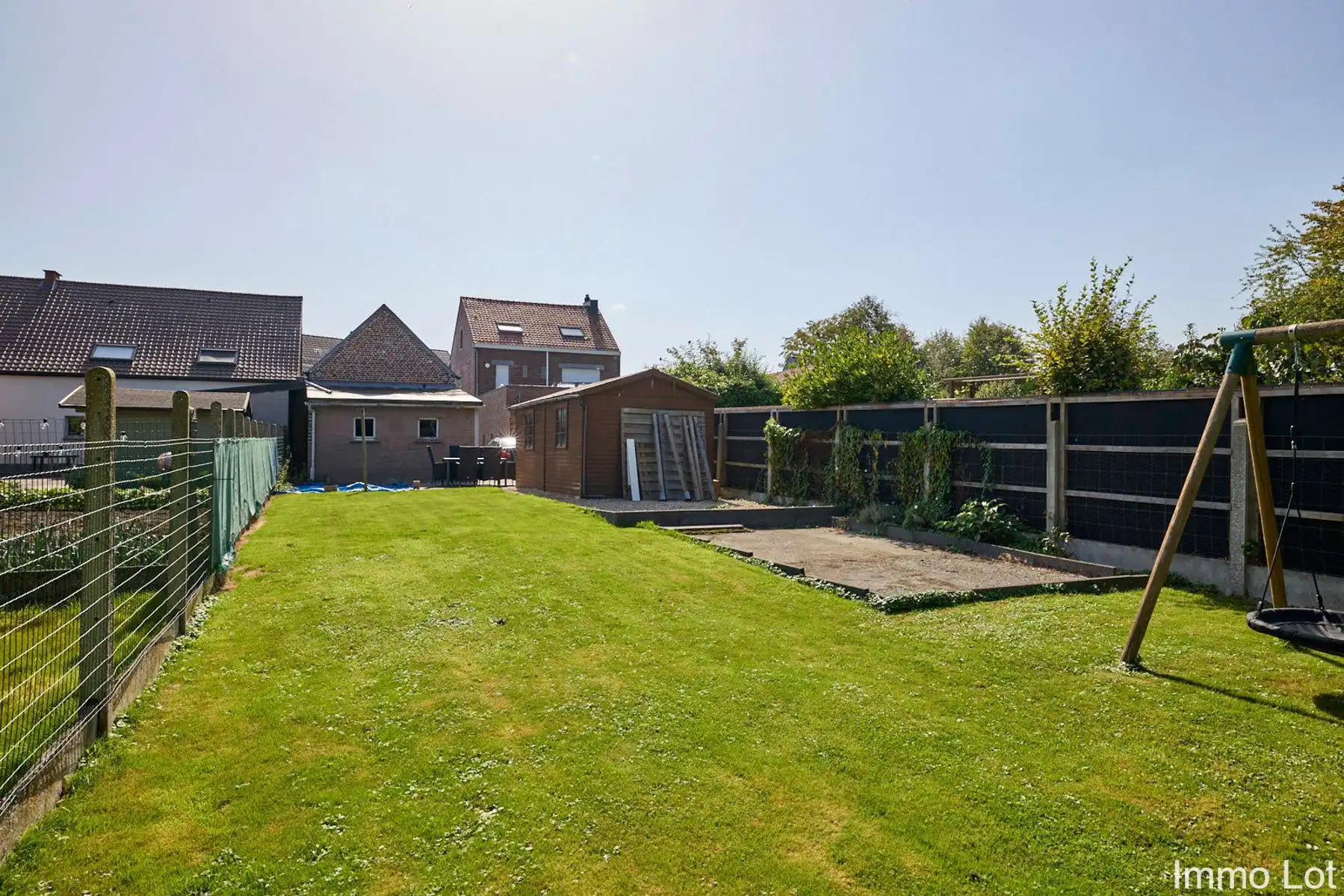 Ruime halfopen bebouwing op perceel van 765 m² foto 2