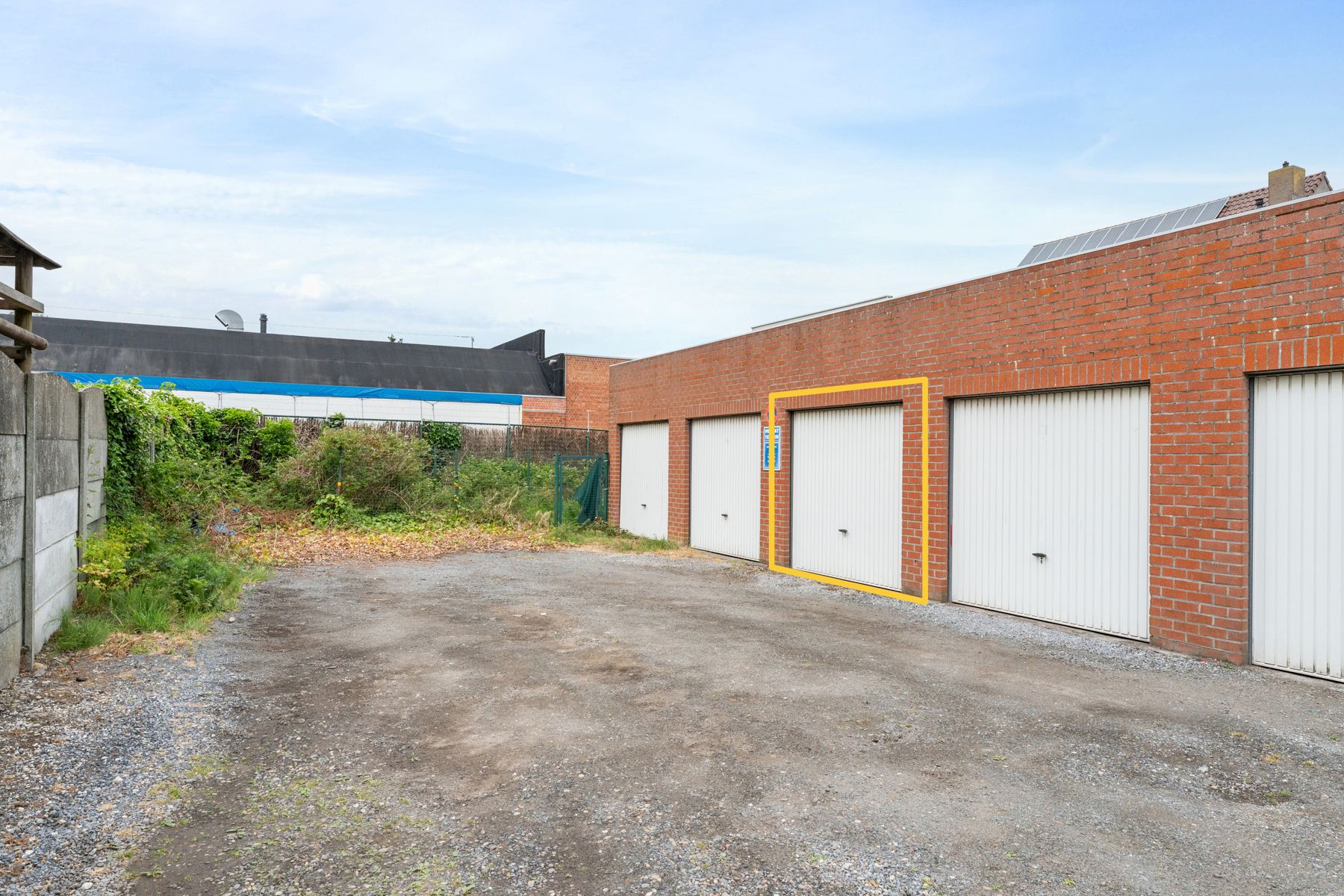 Centraal gelegen woning met afzonderlijke garage foto 2
