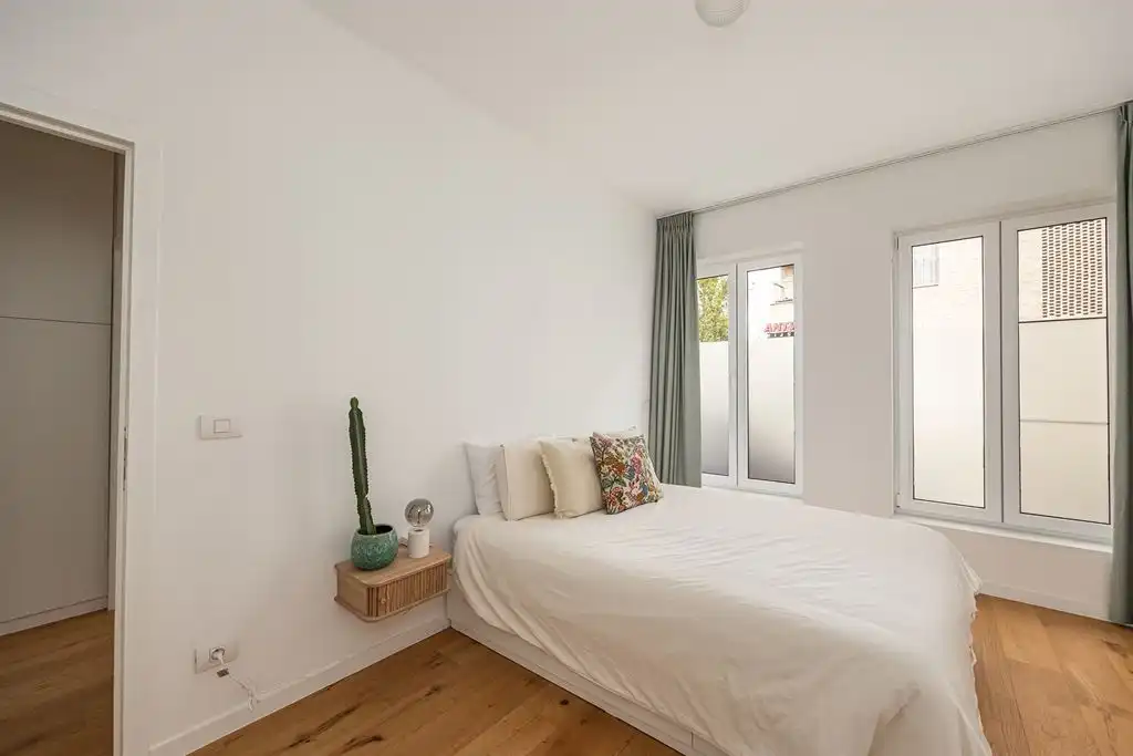 Gerenoveerd gelijkvloers appartement met terras foto 11