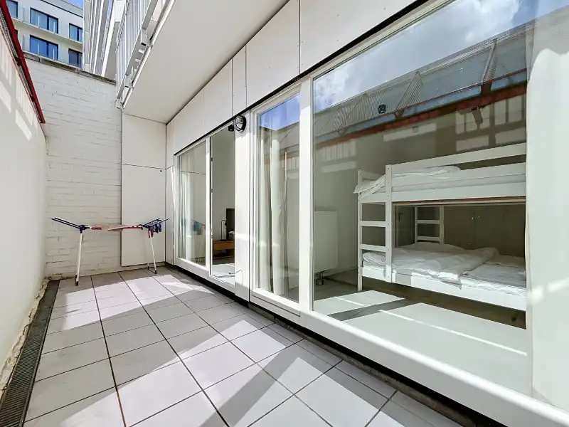 MODERN GELIJKVLOERSAPPARTEMENT OP DE ZEEDIJK VAN OOSTUDINKERKE foto 19