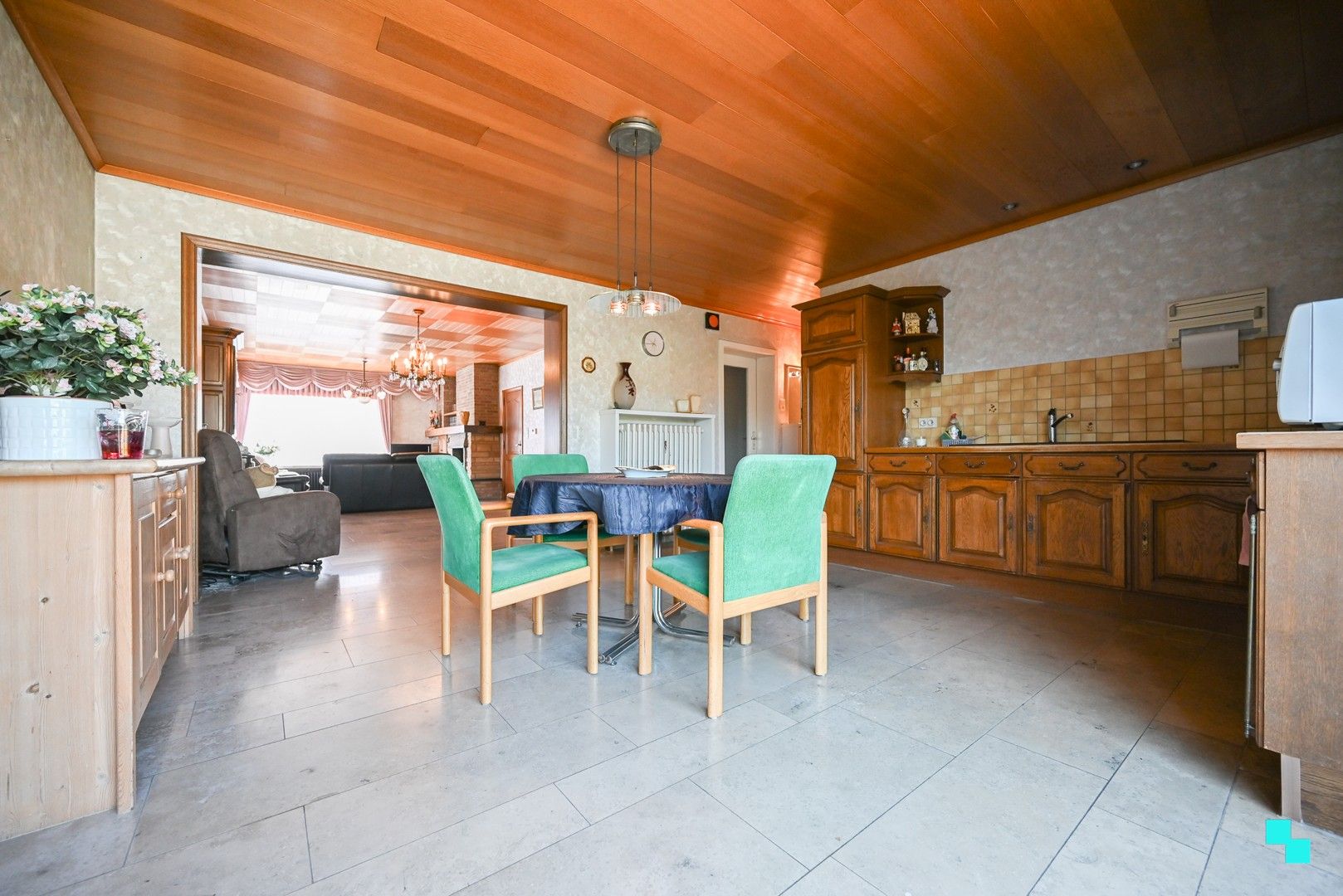 Gunstig gelegen woning met uitweg achteraan te Izegem foto 13