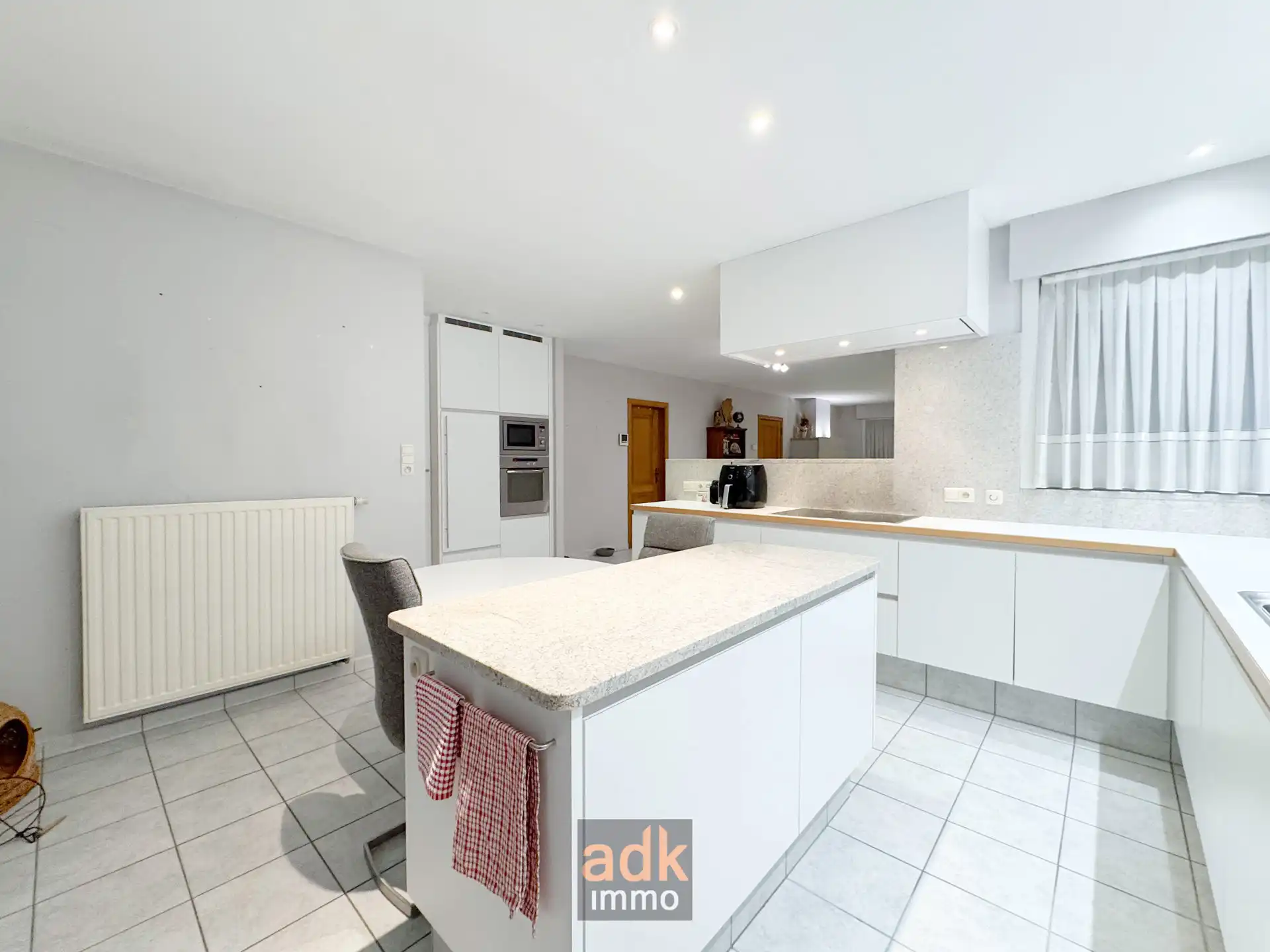 Te koop: Instapklare woning met garage, zonnige tuin & privacy – Noordhoekstraat 10, Adinkerke foto 5