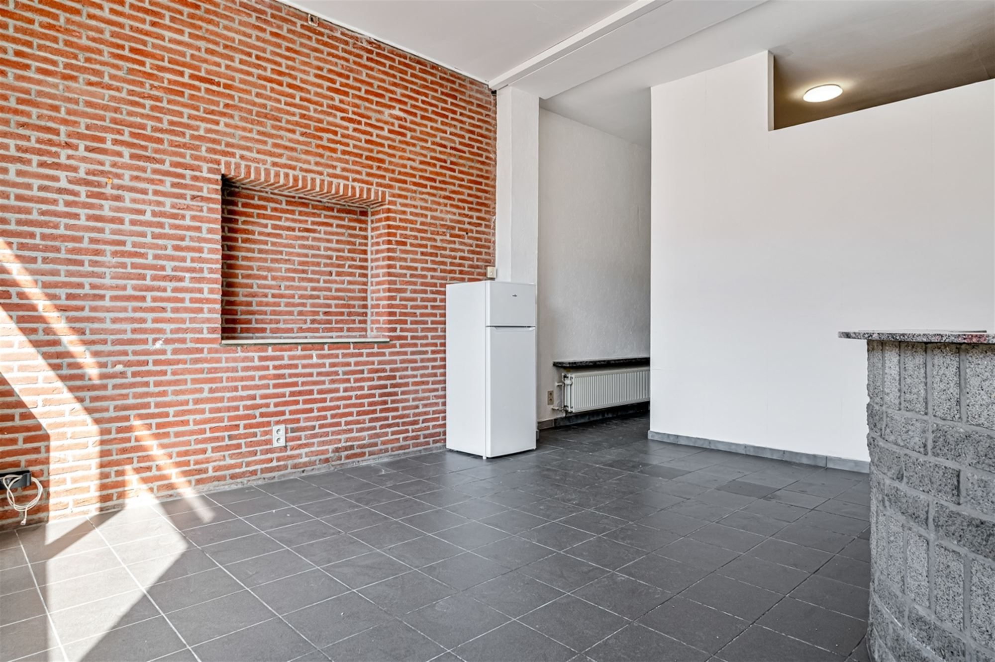 (75-00) Gelijkvloerse studio met eigen ingang voor eigen bewoning of verhuur in het centrum van Aalst foto 2