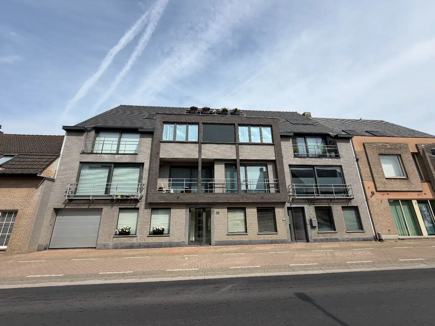 Instapklaar 2 slaapkamerappartement met garage in Houthulst  foto {{pictureIndex}}