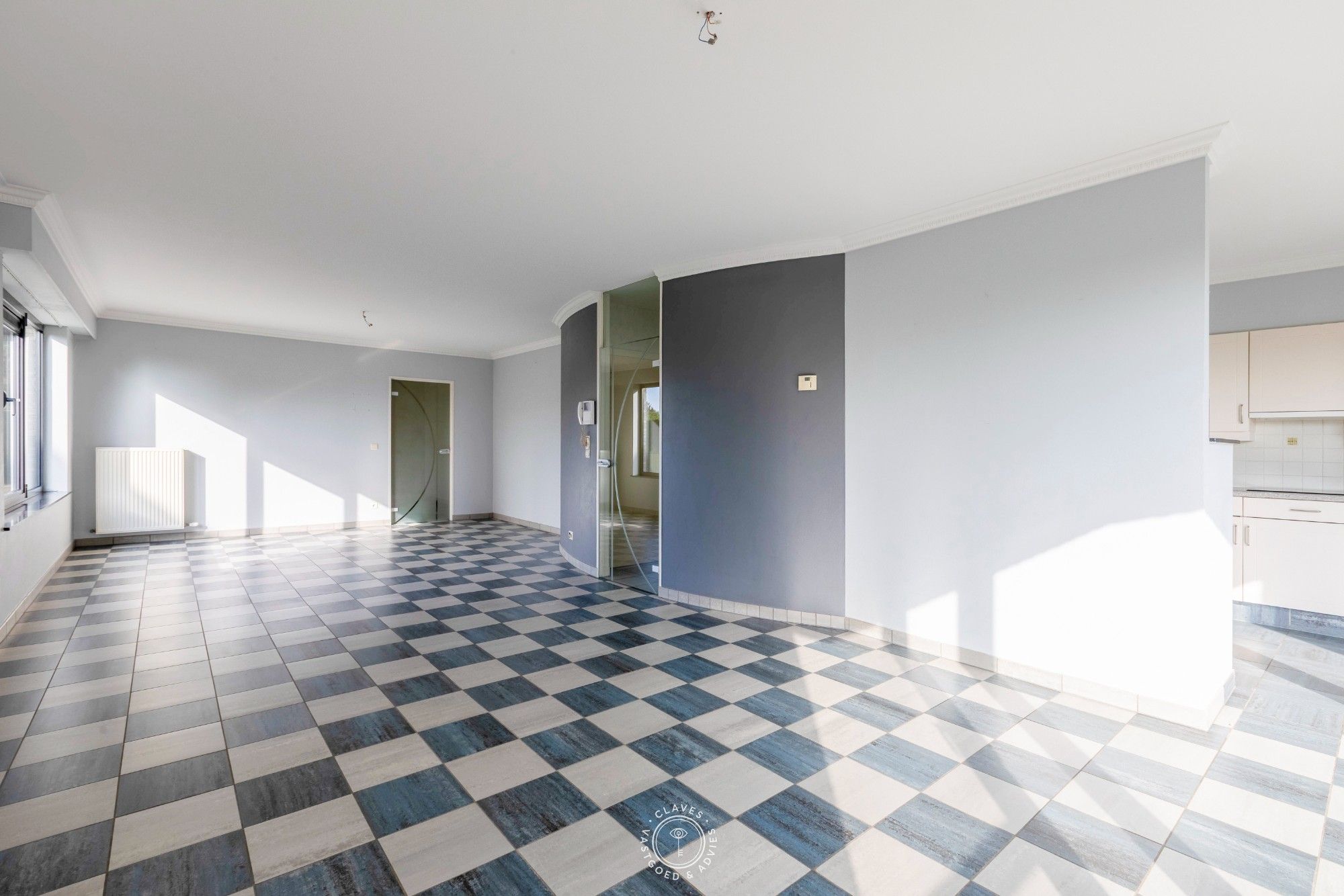 Ruim gelijkvloers appartement met drie slaapkamers foto 4