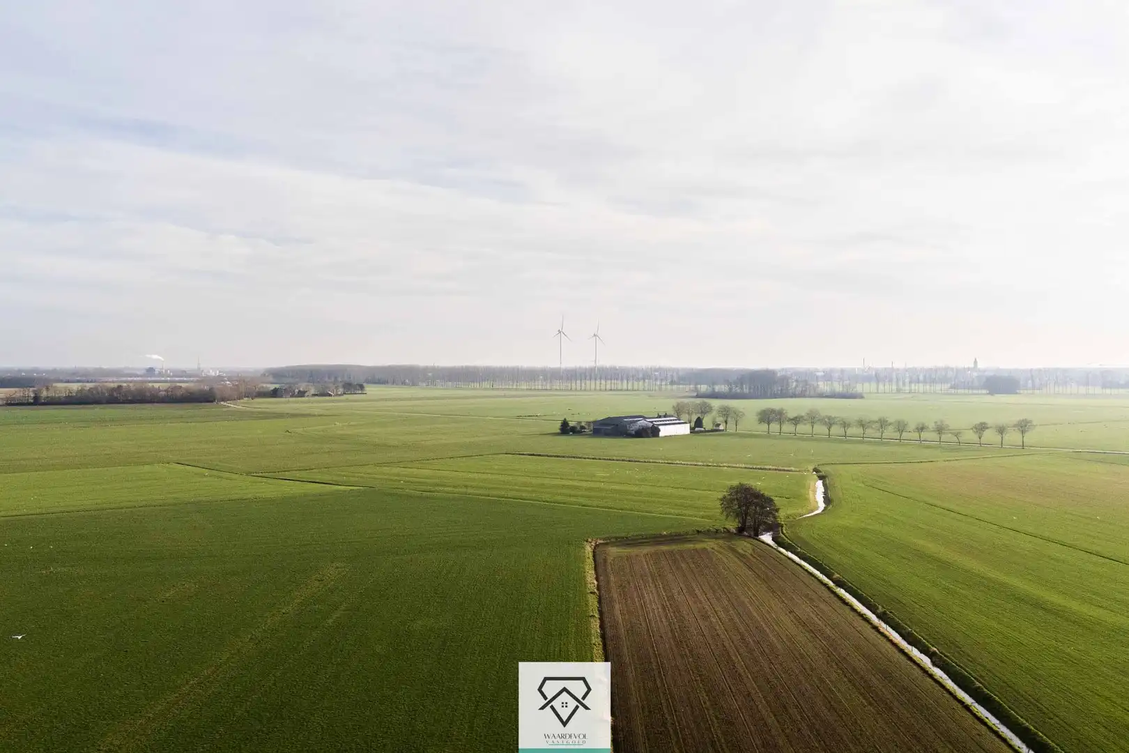 Moderne instapklare villa te koop met zonnige tuin foto 3