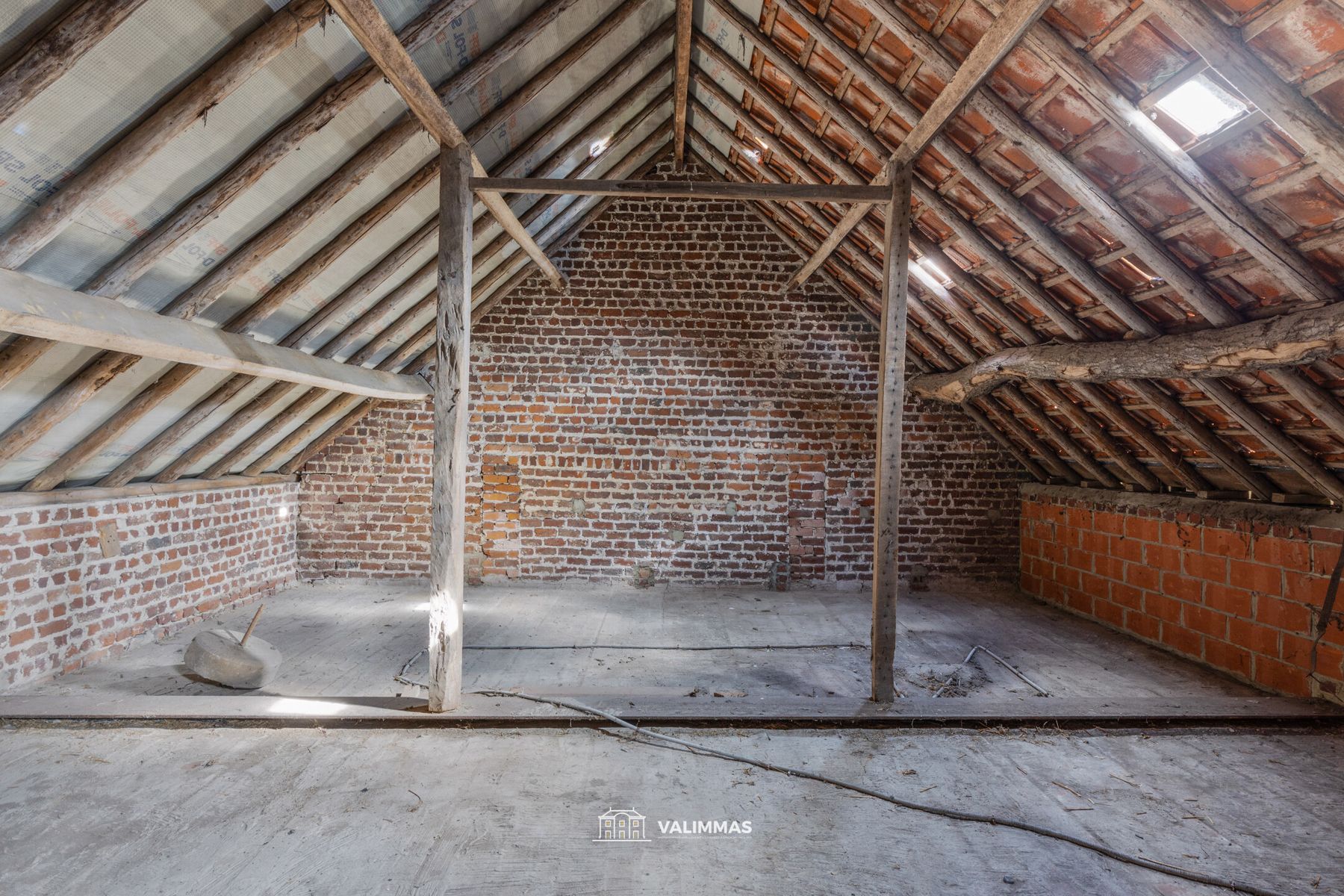 Landelijk gelegen hoeve op 40 are, met bijgebouwen en weide foto 22