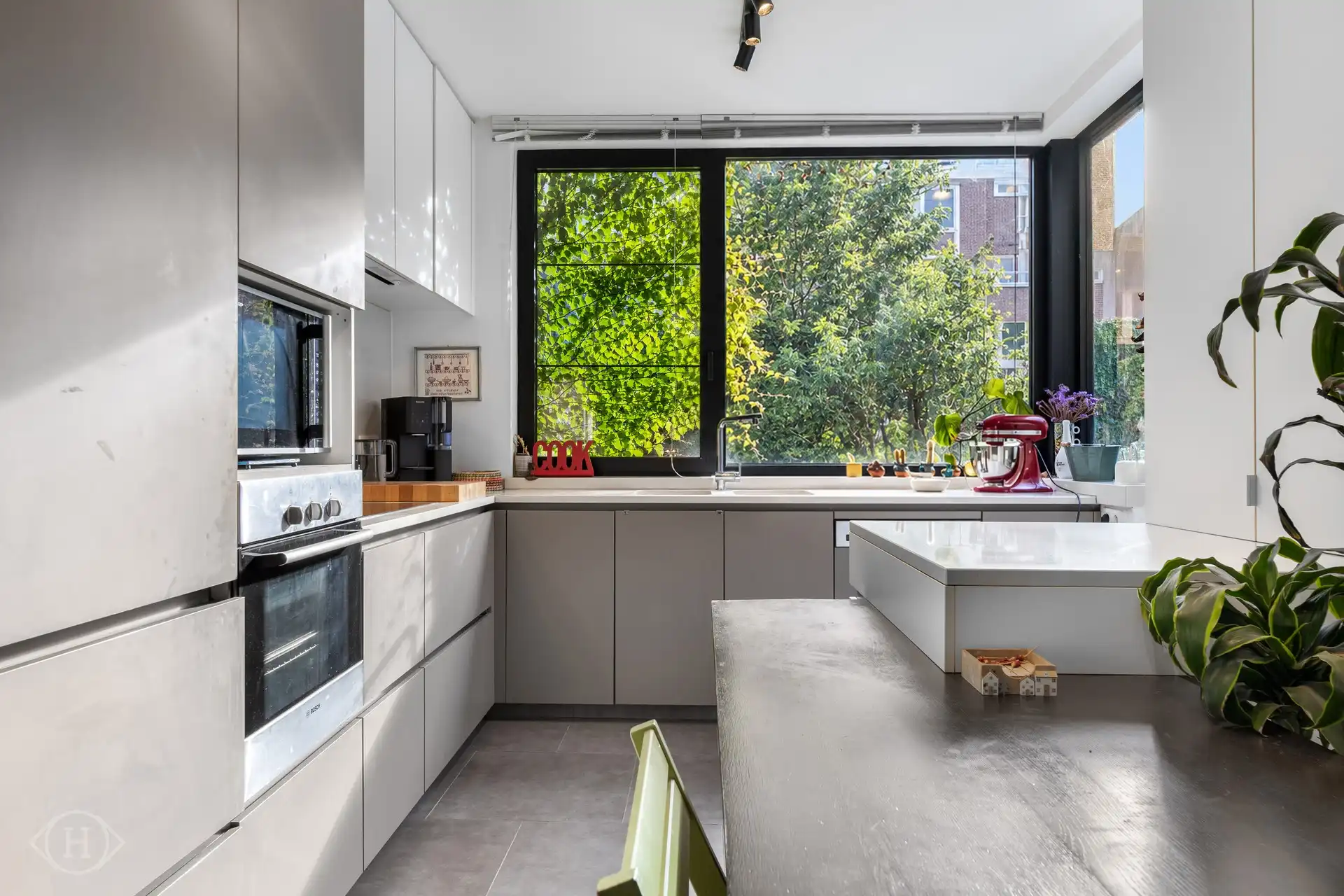 Charmant 1-slaapkamerappartement met tuin aan Ladeuzeplein foto 19