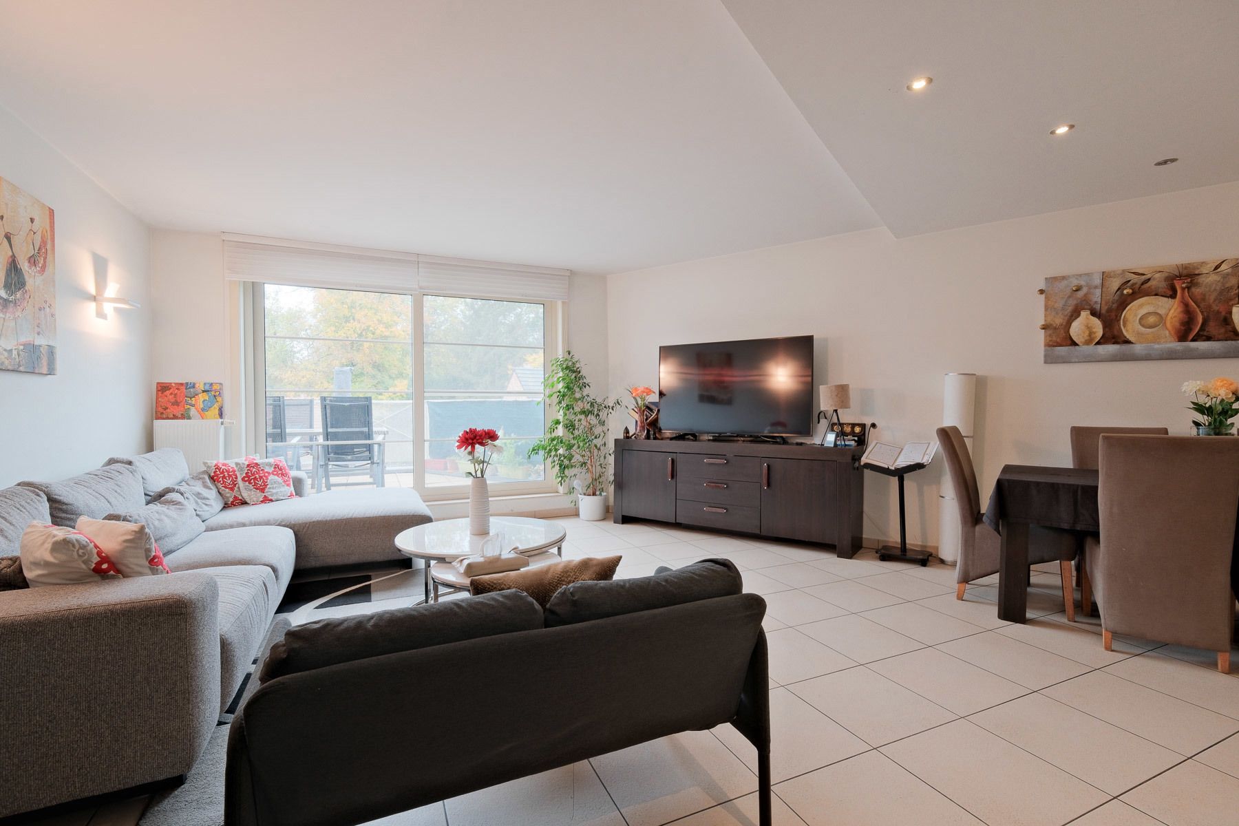 Appartement te koop foto {{pictureIndex}}