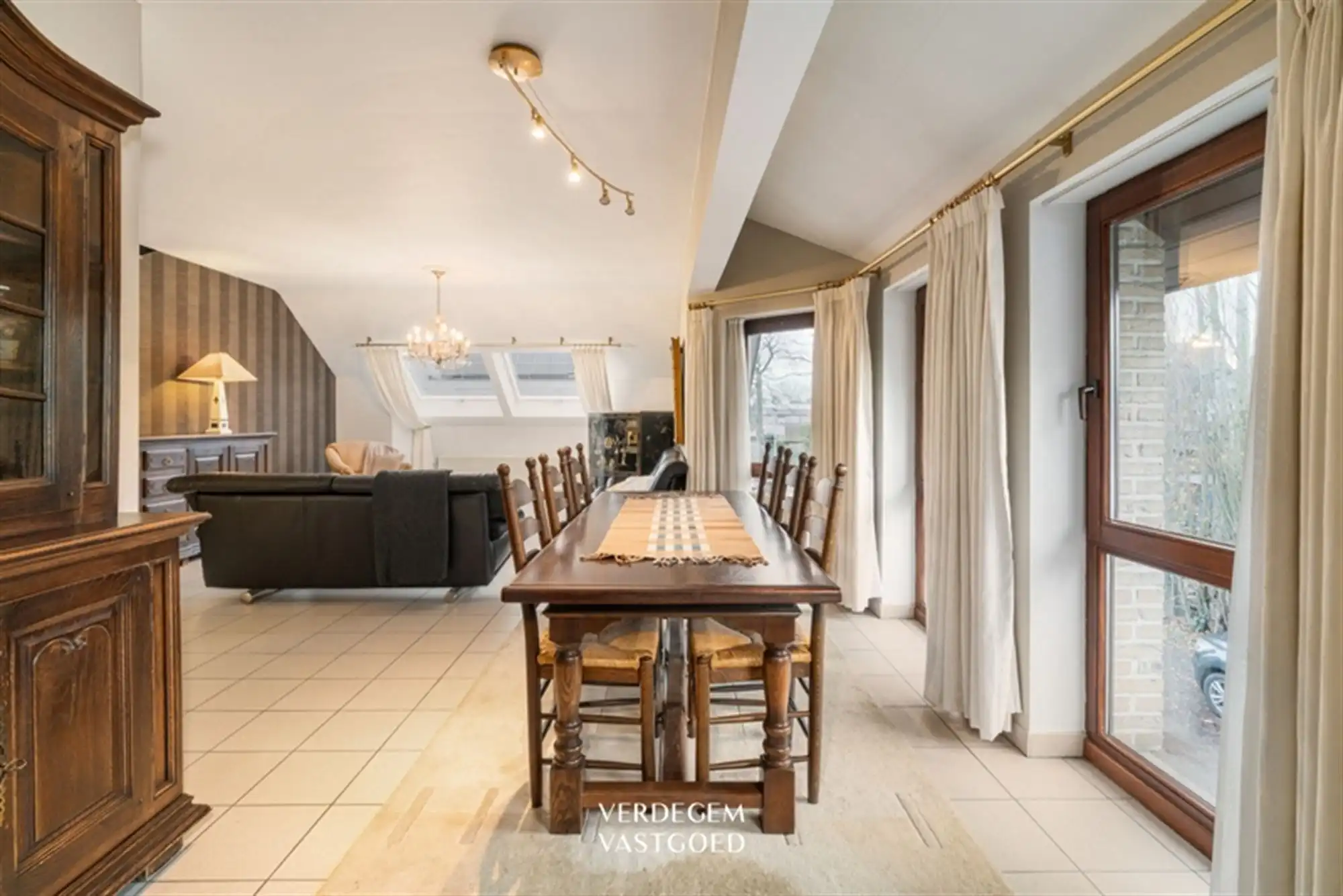 Rustig gelegen duplexappartement met 2 ruime slaapkamers en garage foto 6