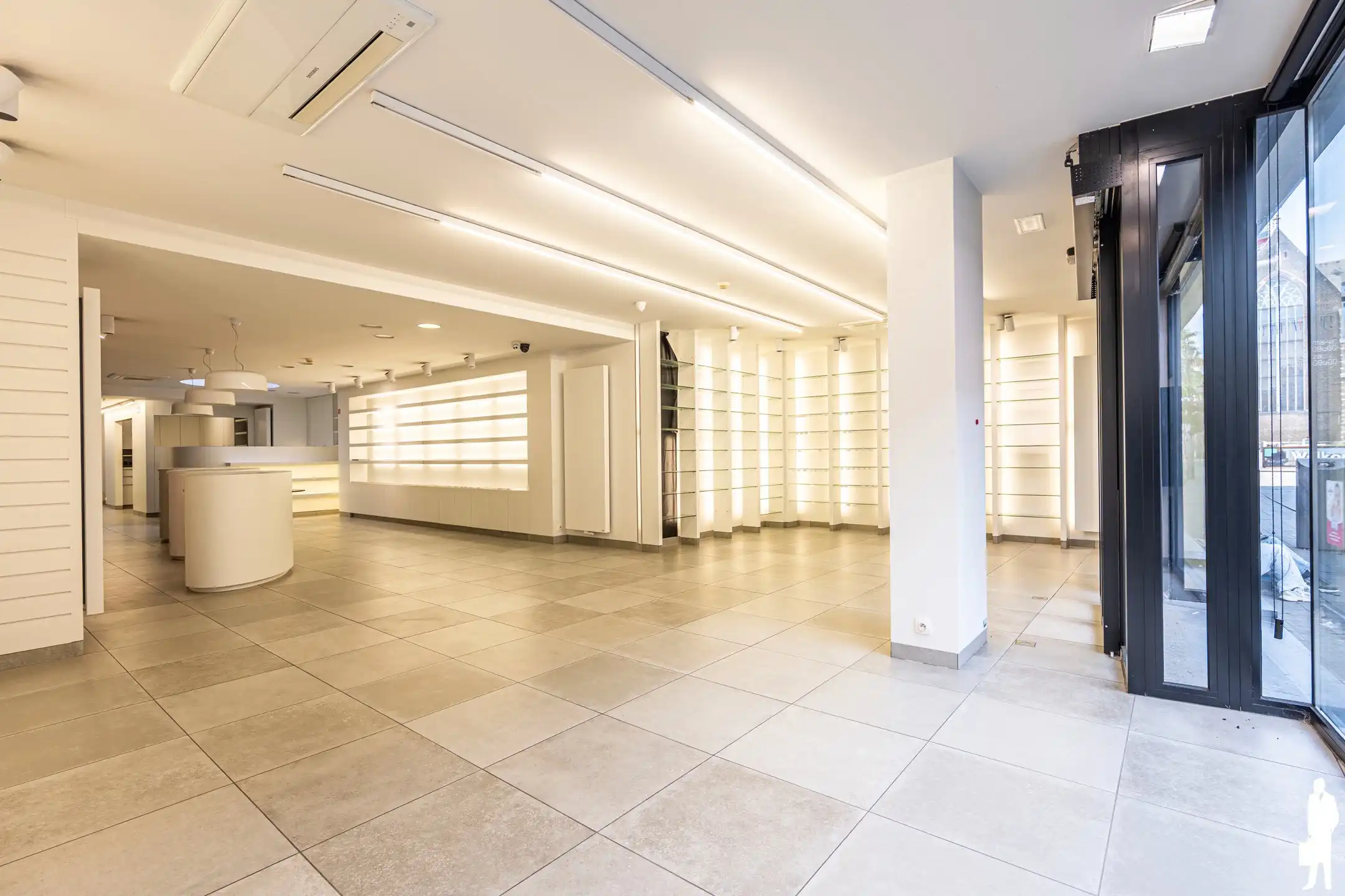 Ruim handelspand van 336 m² in centrum Turnhout foto 3