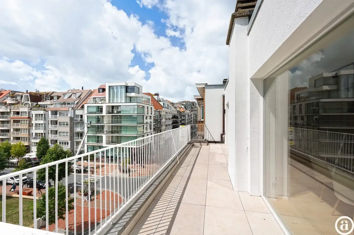 Zonnige penthouse (3 slpk) met open zicht nabij Dumortierl. foto 2