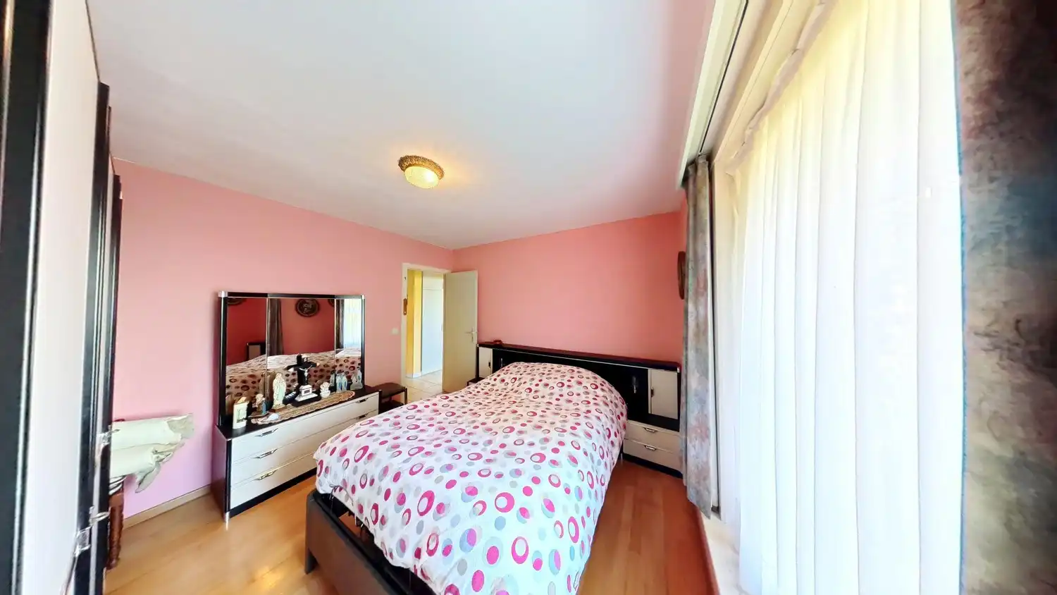 Ruime woning op toplocatie met grote tuin en inpandige garage! foto 9