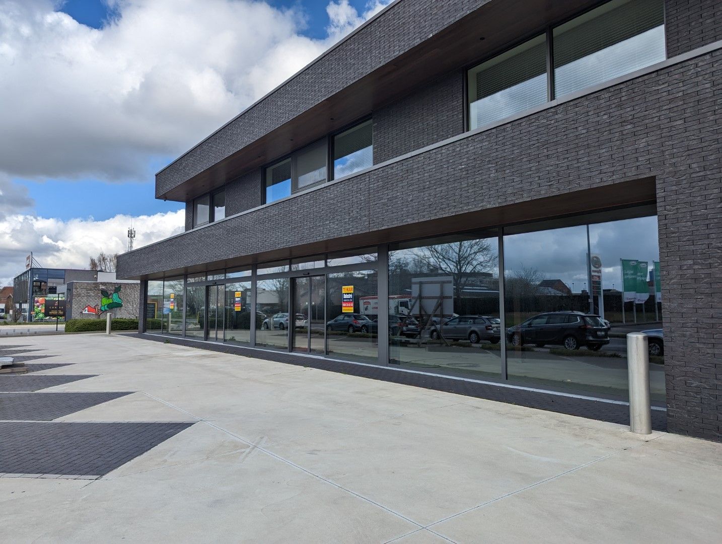 NIEUWBOUW COMMERCIËLE UNITS MET PARKING foto {{pictureIndex}}