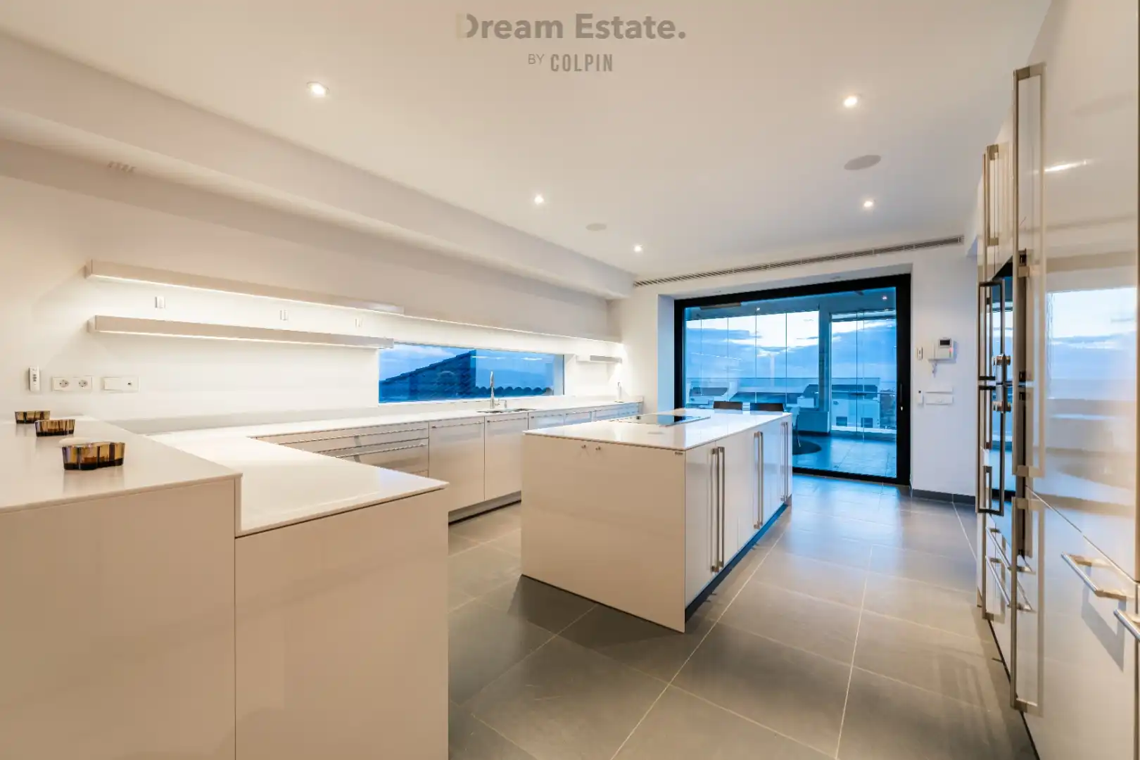 Prachtige villa met panoramisch uitzicht op zee te Los Flamingos Golf Resort, Benahavis. foto 12