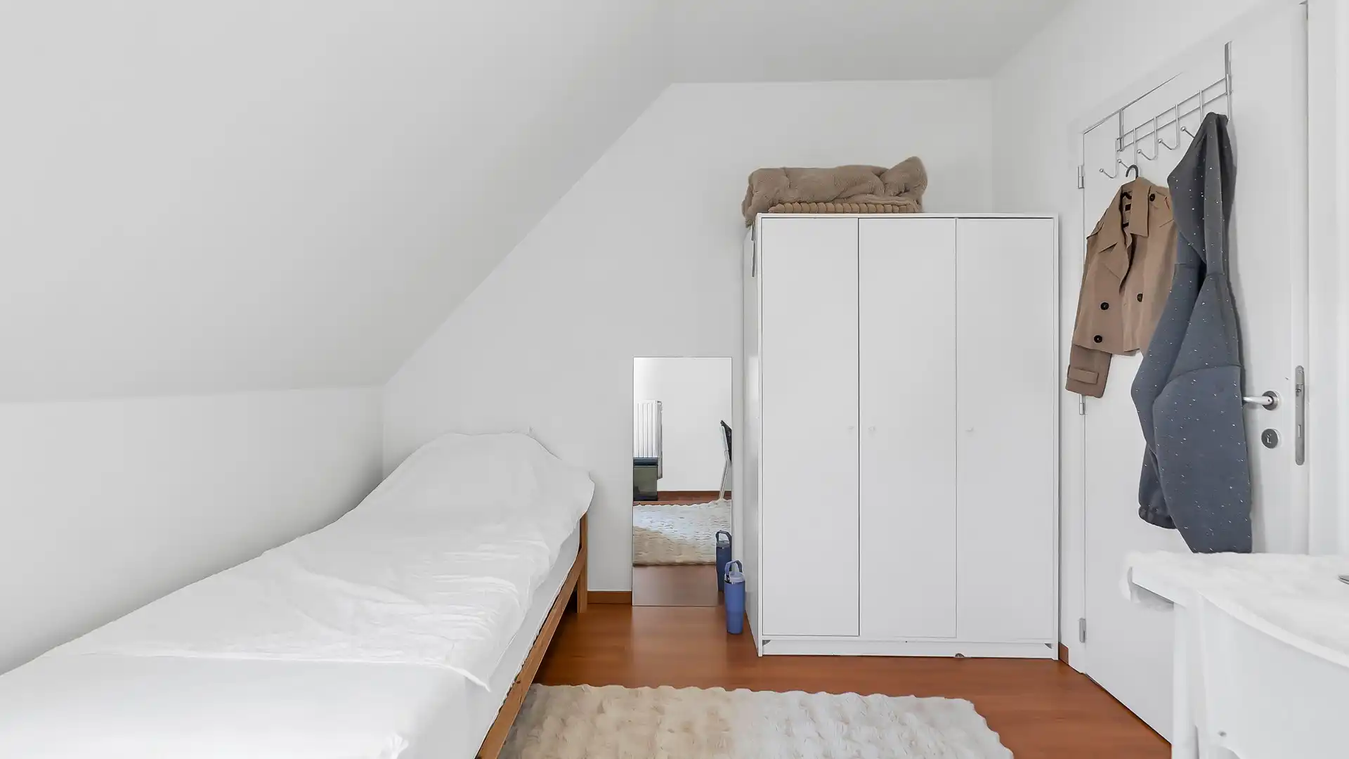 Ruim en instapklaar appartement met 3 slpkrs vlakbij Genk centrum foto 13
