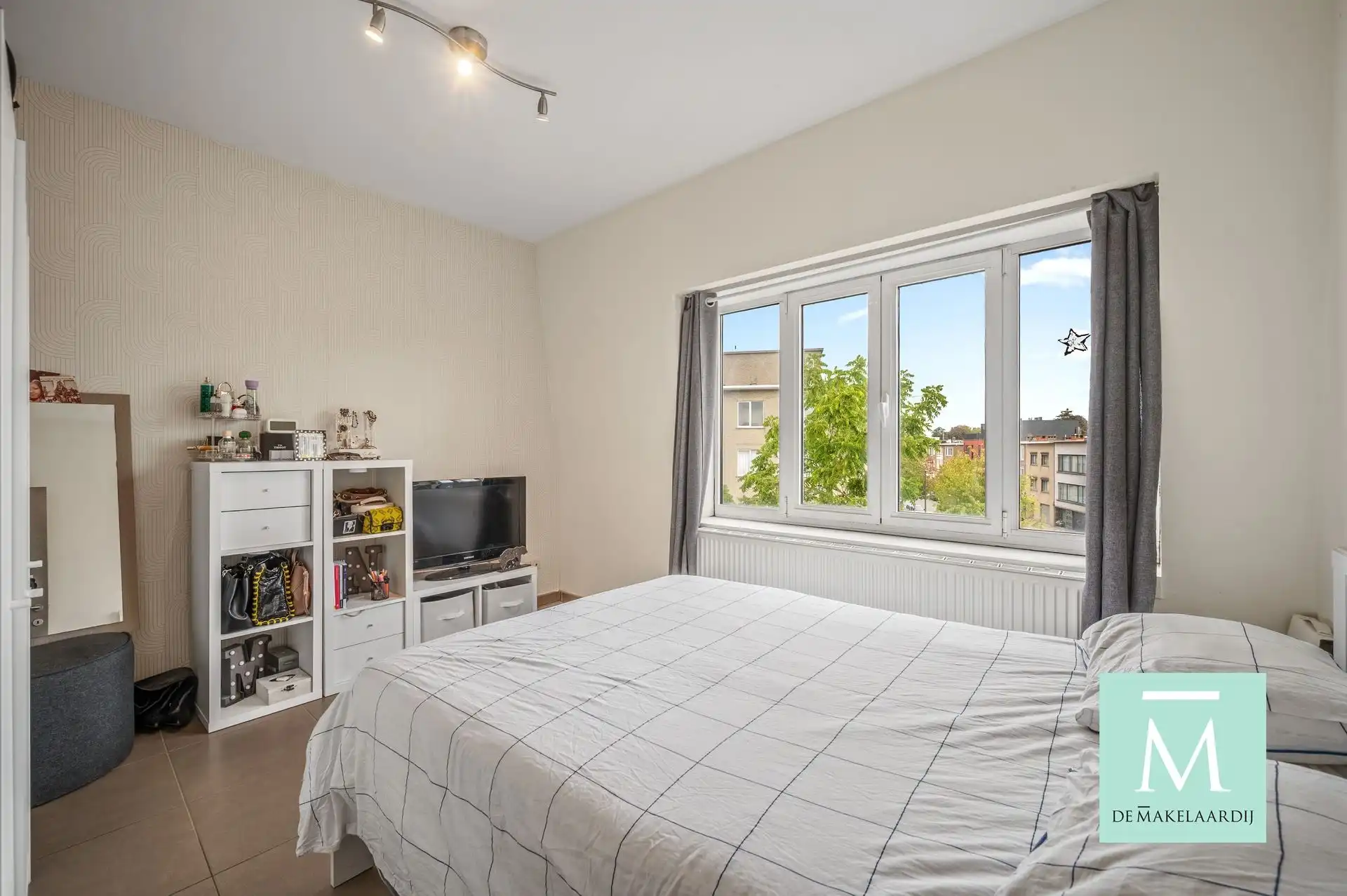 Ruim (110m²) en lichtrijk 2-slaapkamerappartement op strategische ligging! foto 10