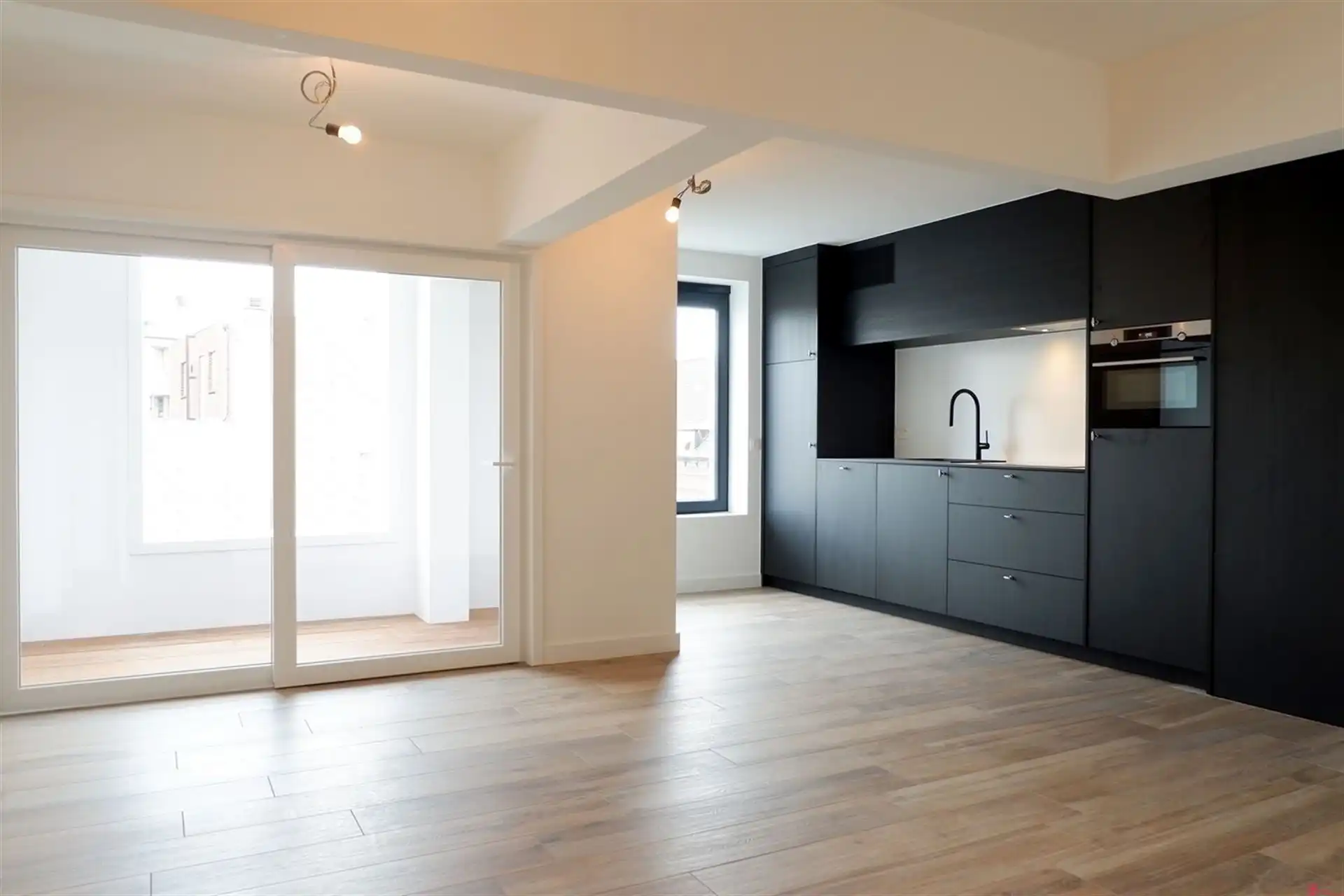 Recent vernieuwd appartement in het centrum van de stad foto {{pictureIndex}}