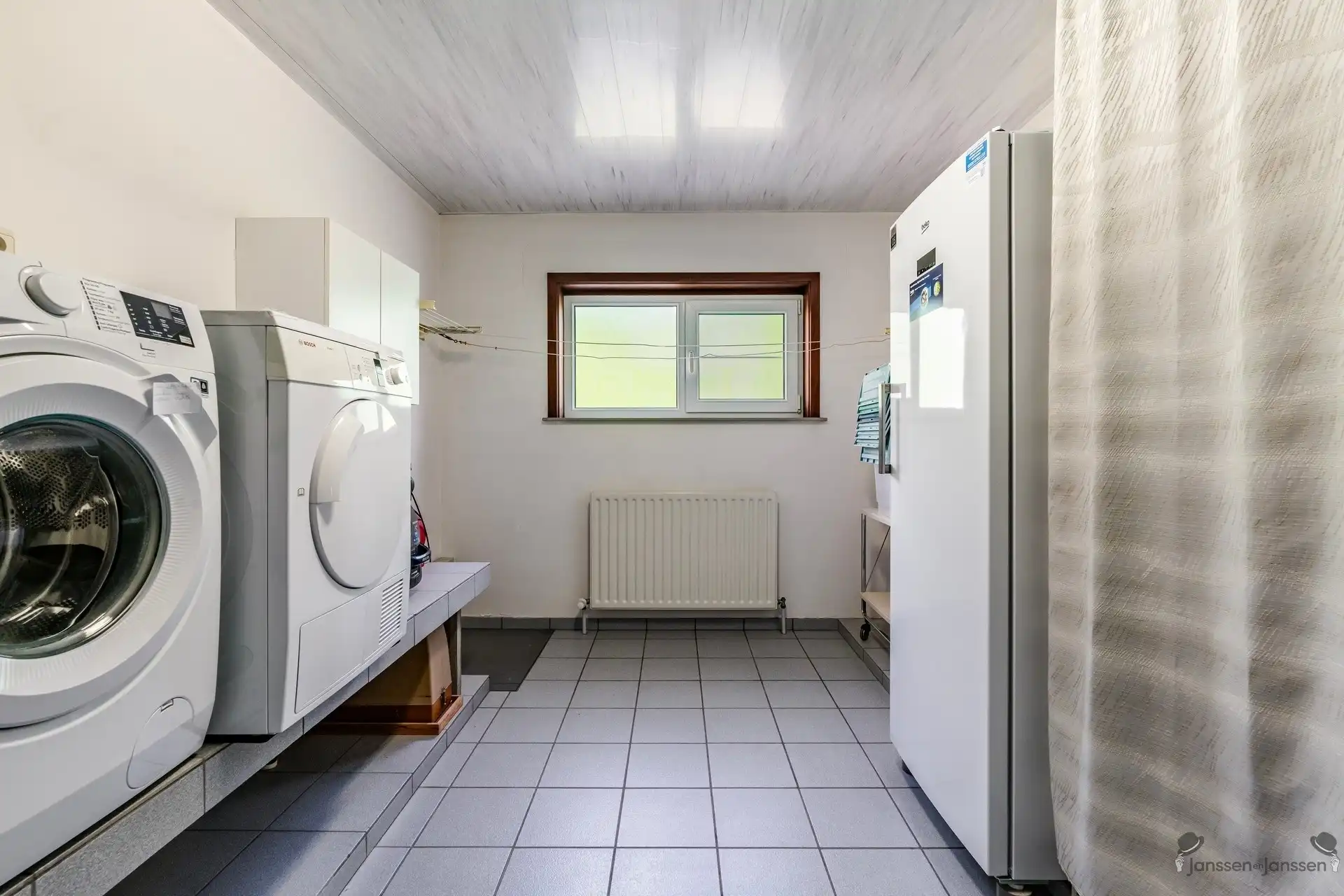 Ruime gezinswoning met extra werkplaats/atelier foto 14