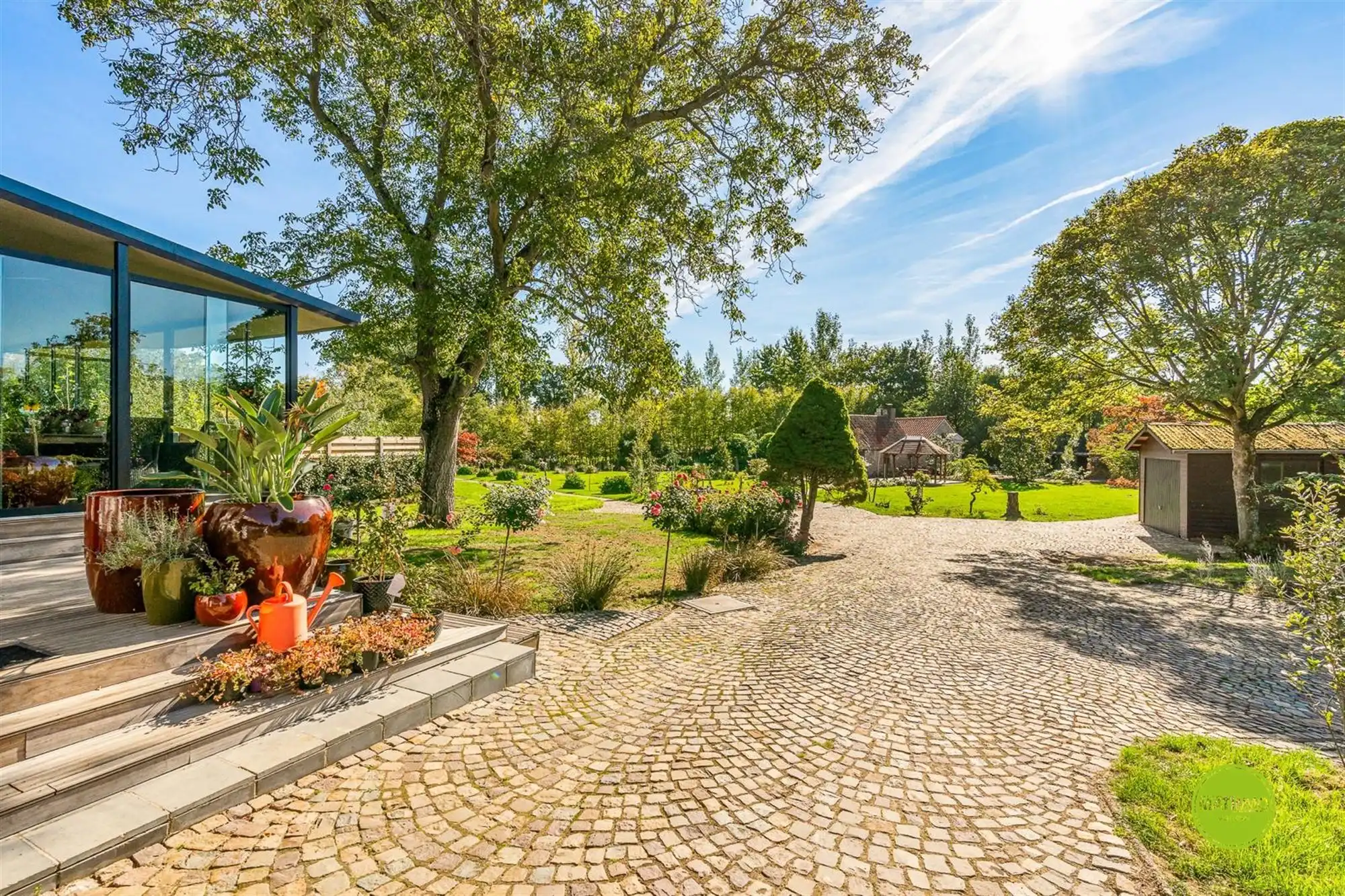 Luxueus gerenoveerde woning met groot stuk grond  foto 44