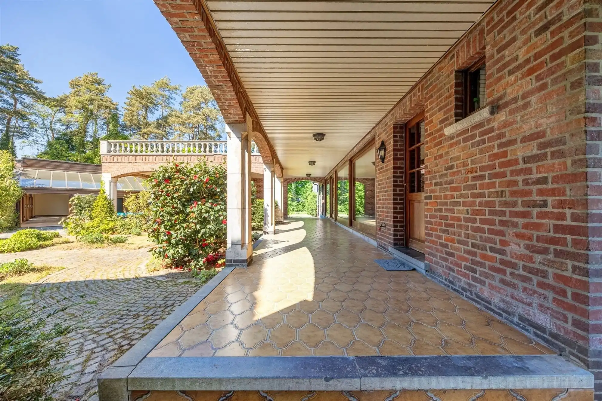 Villa met bijgebouwen op prachtig perceel foto 26