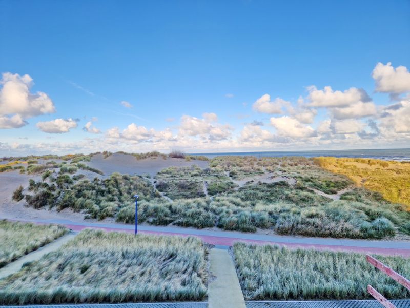 Unieke ligging! Twee slaapkamers met zicht op zee en duinen. foto 2