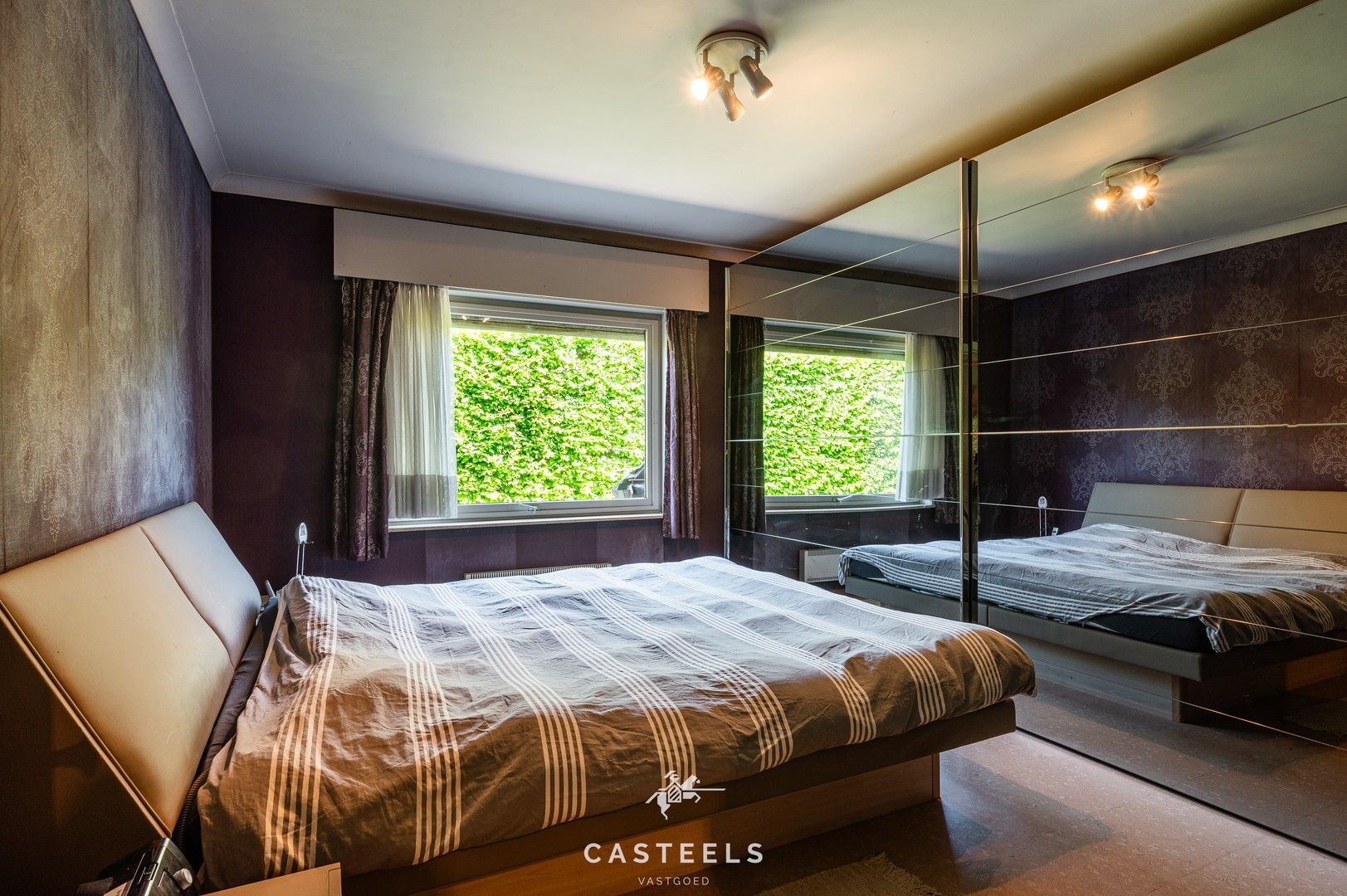 Instapklare bungalow met potentieel op prachtig perceel te koop foto 10