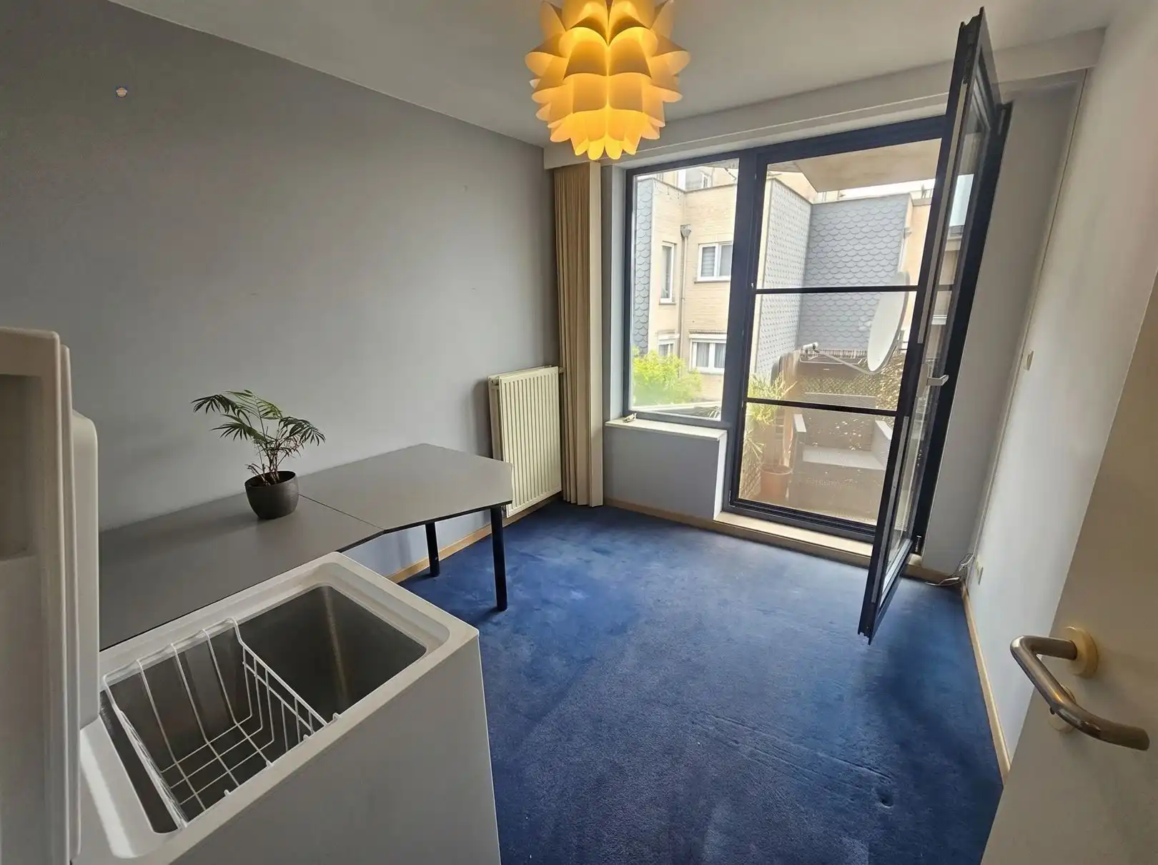 Lichtrijk 2-slaapkamer appartement met terras, garage en zicht op het kanaal foto 8