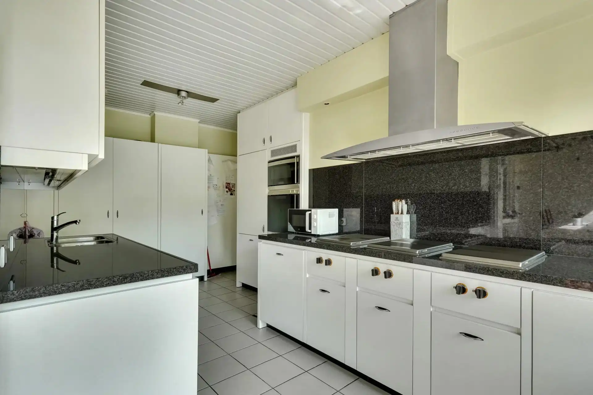 Instapklaar duplex appartement met 3 volwaardige slaapkamers foto 9