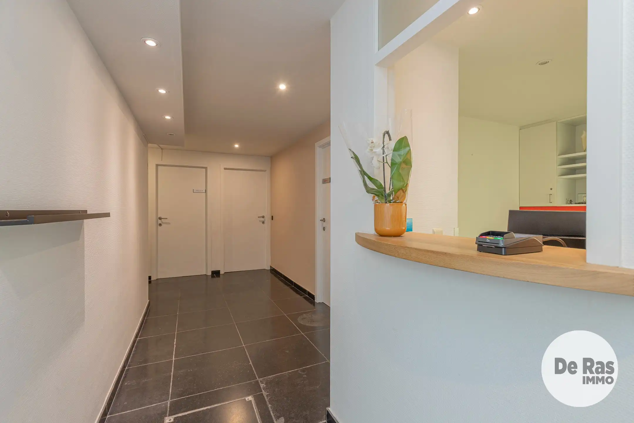 Splinternieuwe tandartspraktijk in centrum–145 m²-3 kabinetten foto 8