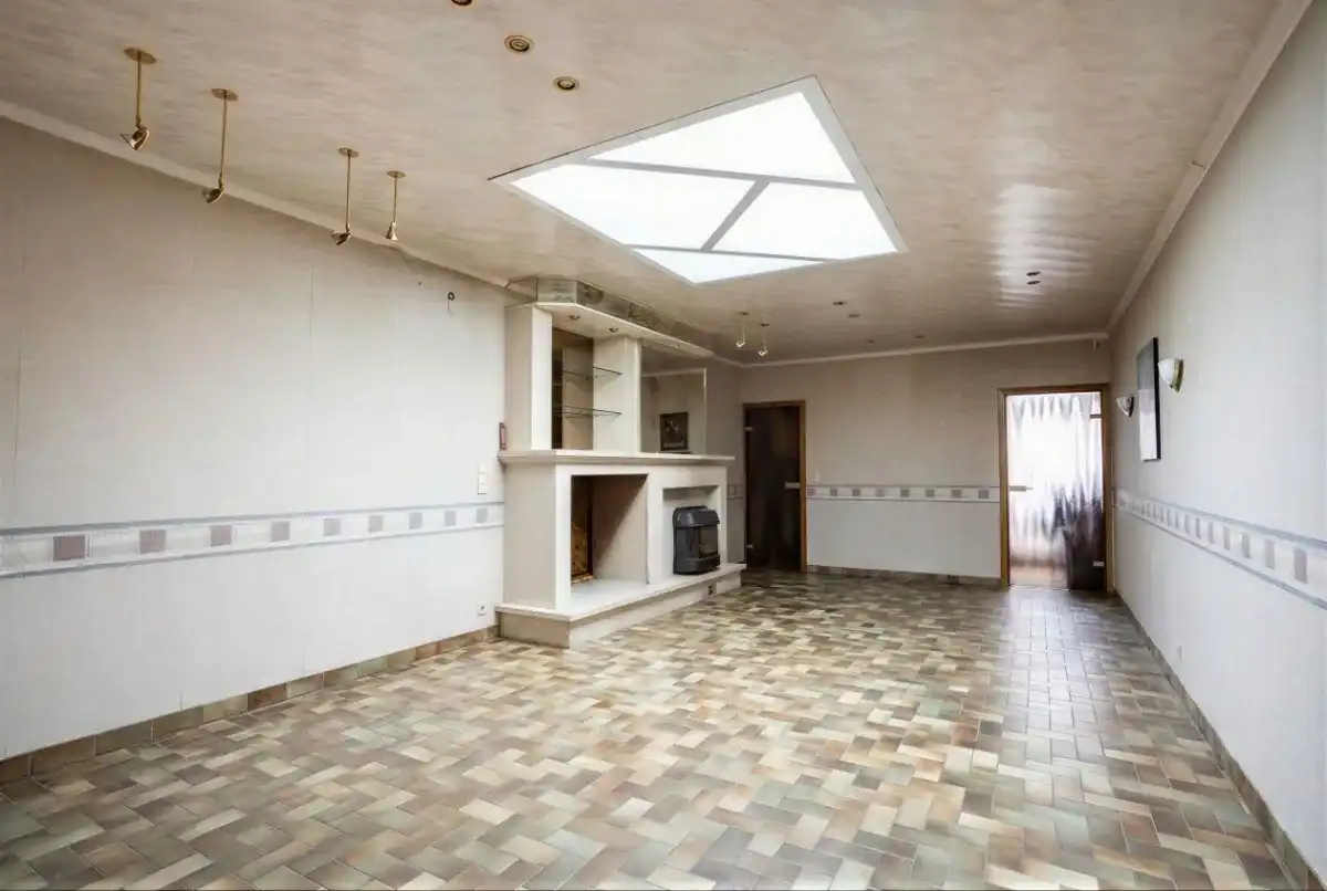 Te renoveren starterswoning in Harelbeke! foto 3