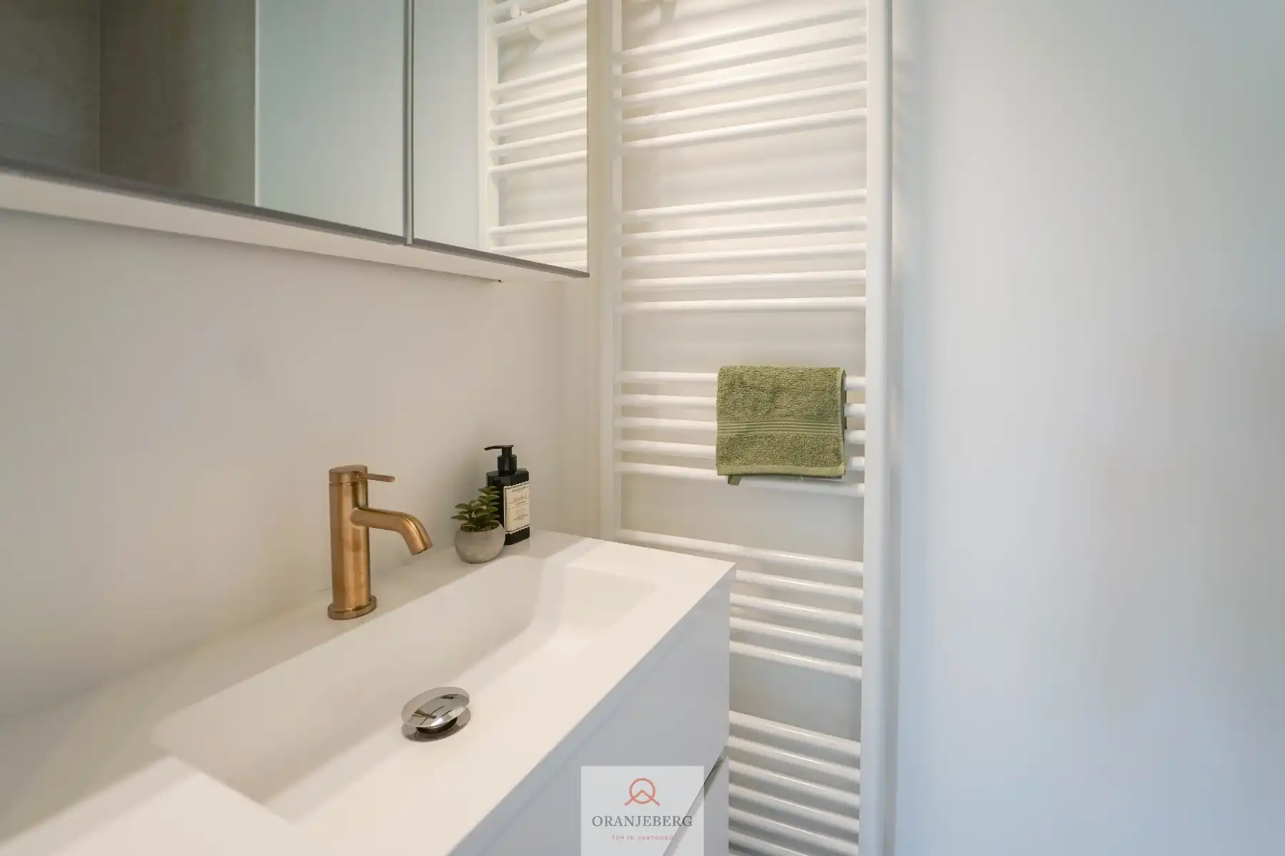 Gerenoveerd, energiezuinig 2 slpk appartement met terras! foto 19