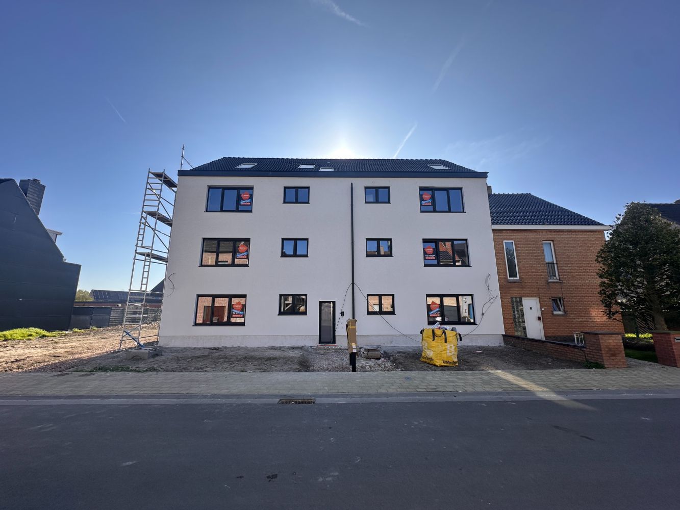 vernieuwbouw residentie in rustige woonwijk foto {{pictureIndex}}