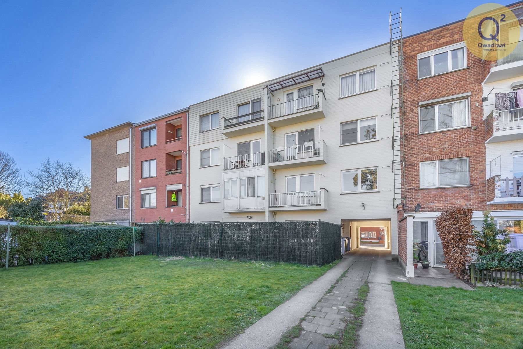 Ruim en gerenoveerd app met garage, gem tuin en grote kelder foto 17