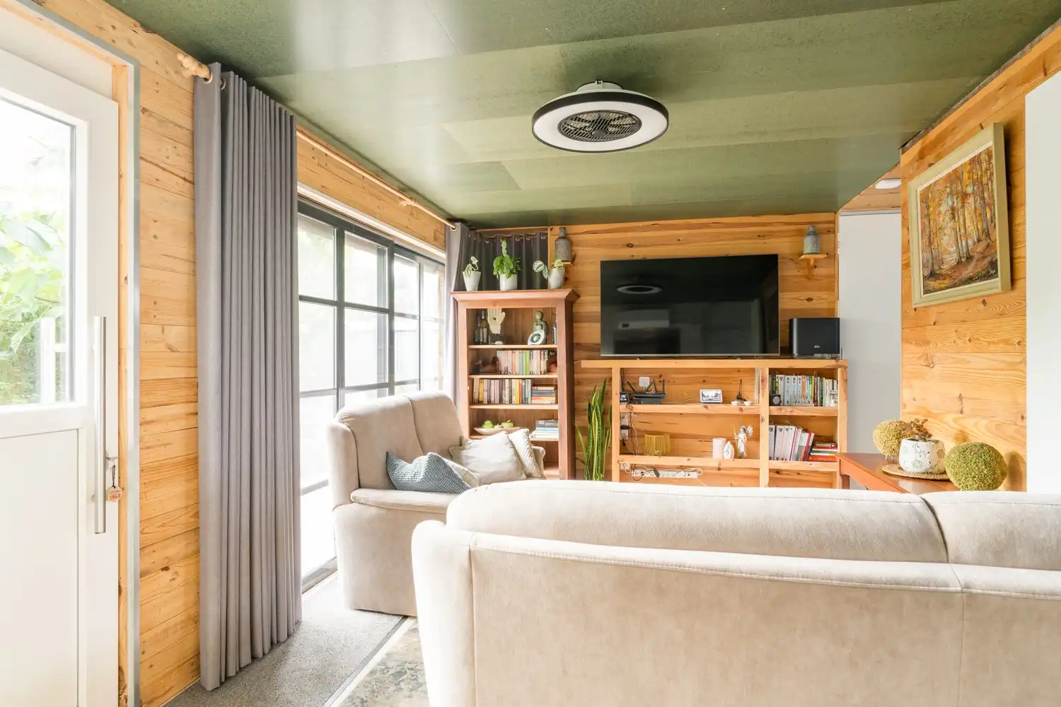 Veelzijdige woning met zorgmogelijkheden, werkruimte en tal van bijgebouwen foto 12