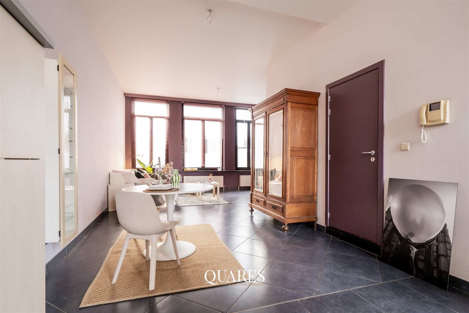 Instapklaar app. met terras in historisch centrum foto 7