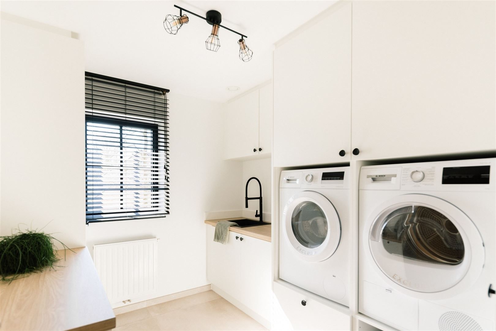 Eigentijdse luxe half open woning in een rustige setting foto 26