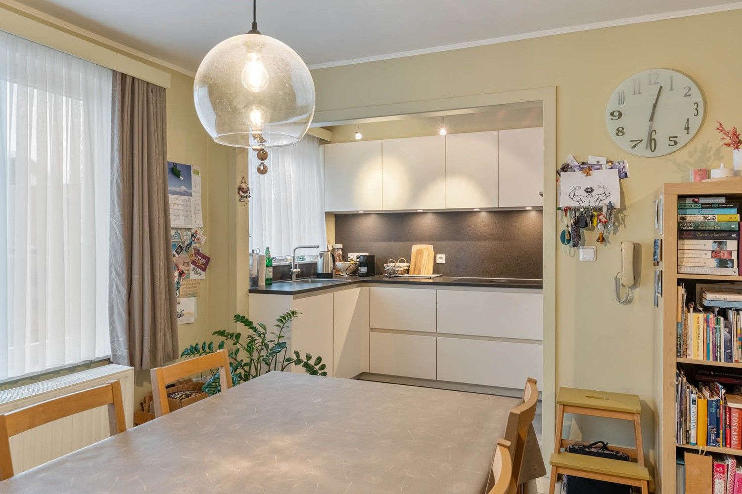 Licht en modern appartement met 2 slaapkamers op wandelafstand van het centrum van Bilzen! foto 5