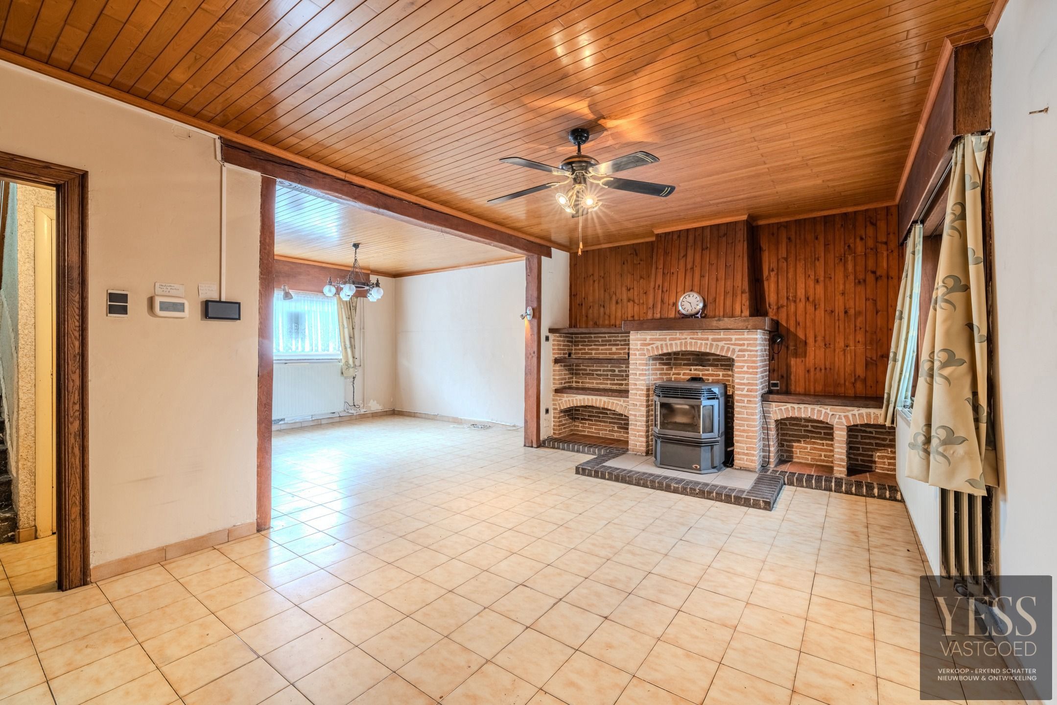 Te renoveren woning met potentieel aan de vaart! foto 3