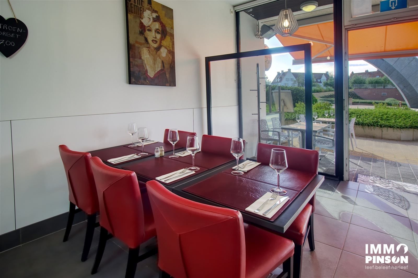 Goed uitgerust restaurant of handelspand foto 4