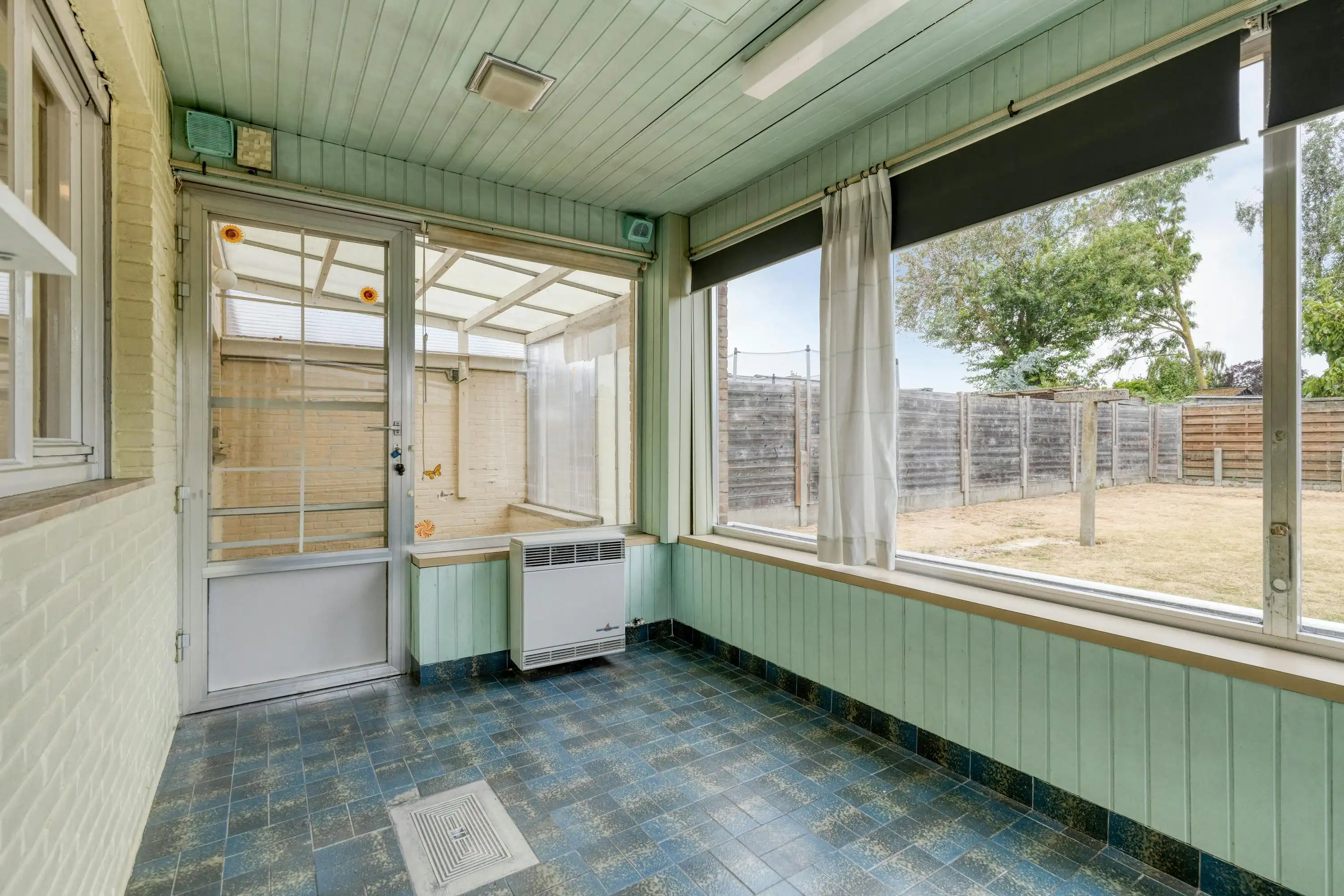 Ruime gezinswoning met zonnige tuin te koop in Roeselare foto 11