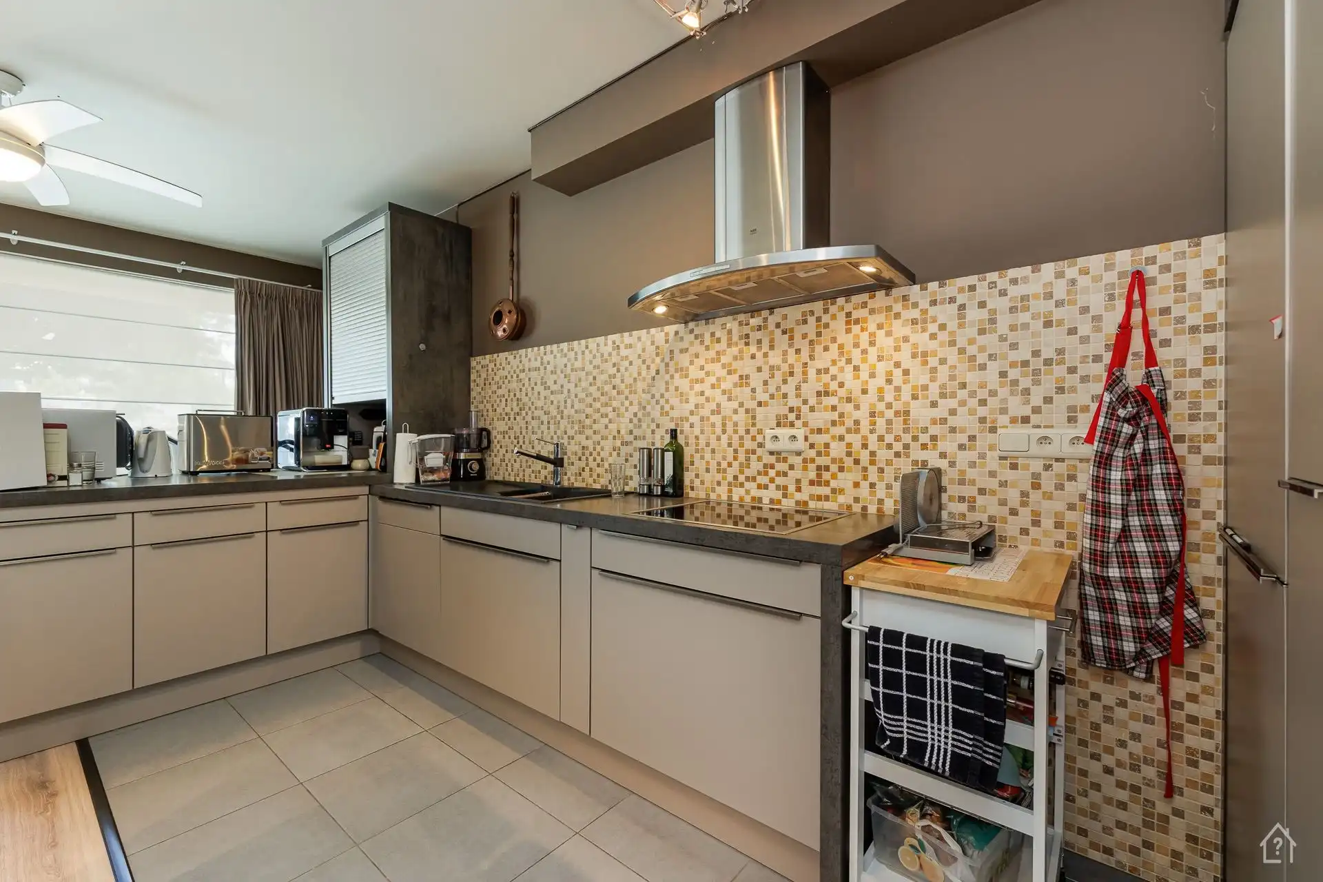 Gelijkvloers 3 Slaapkamer Appartement met parkeerplaats foto 10