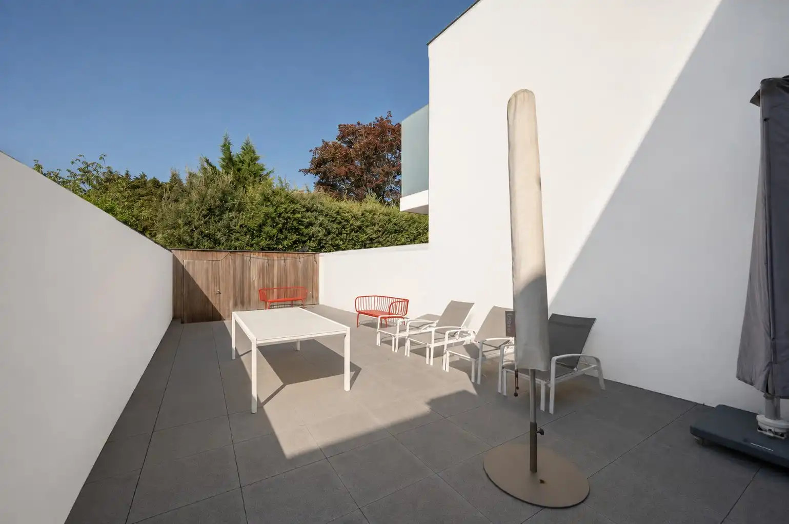 Recente woning aan het karaktervolle Oosthoekplein. foto 12