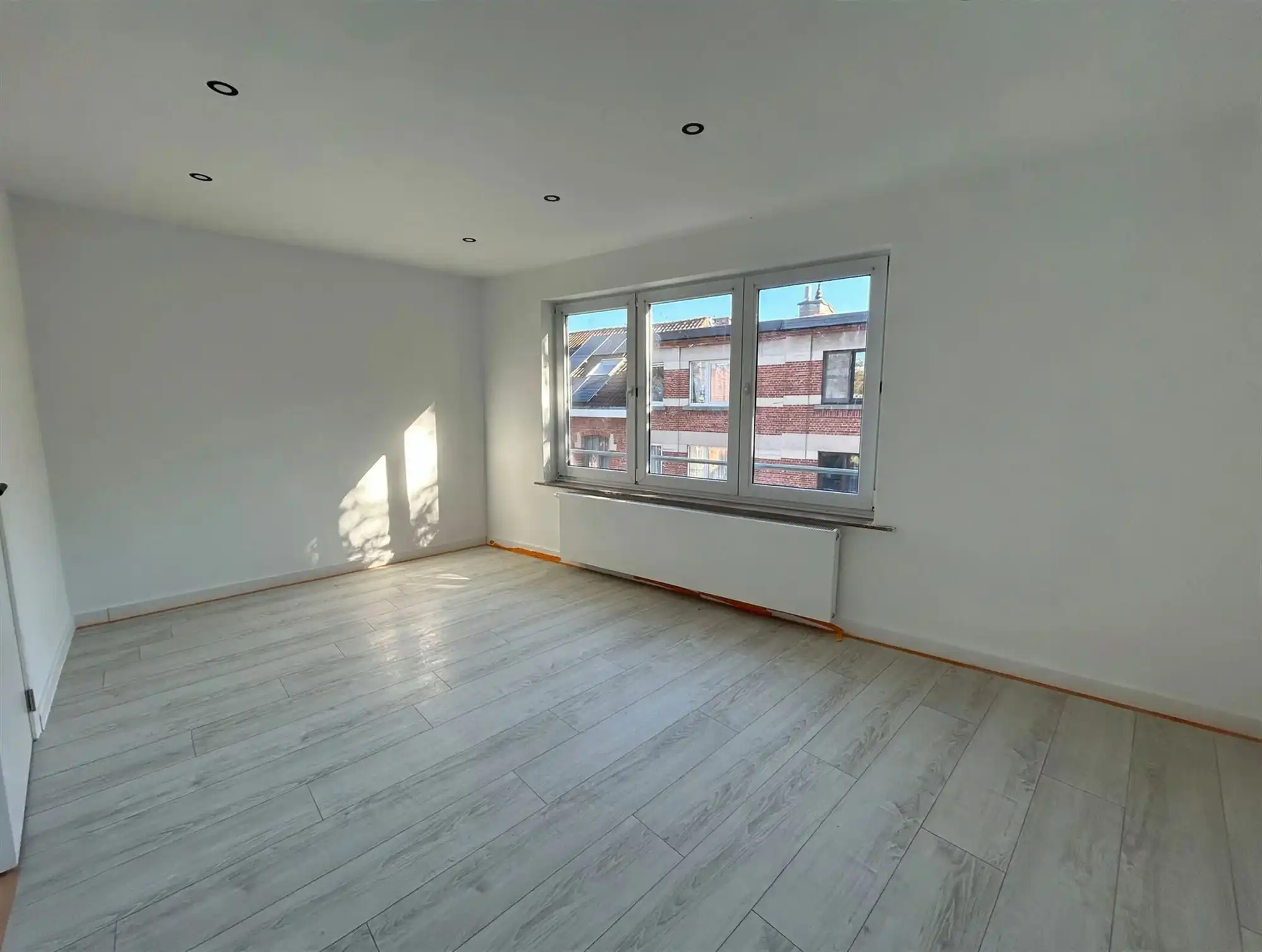 Prachtig gerenoveerd appartement met 2 slaapkamers! foto 4